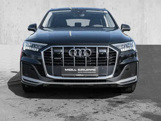 Audi Q7 view 3