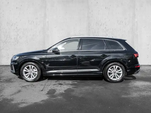 Audi Q7 view 5