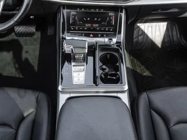 Audi Q7 view 15