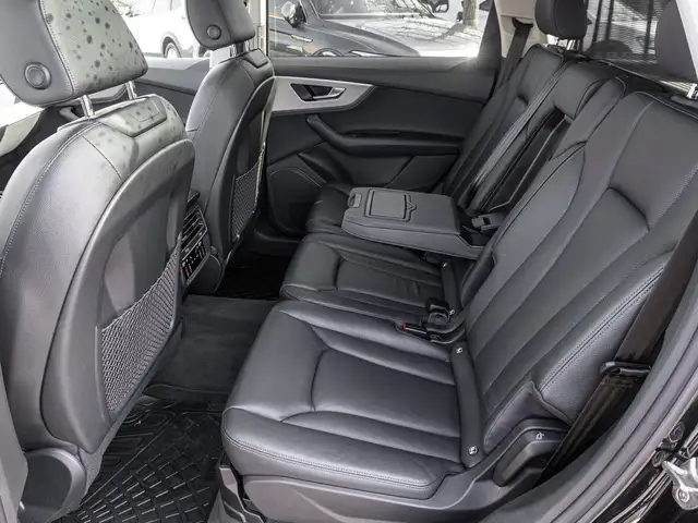 Audi Q7 view 17