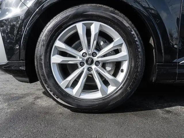 Audi Q7 view 7
