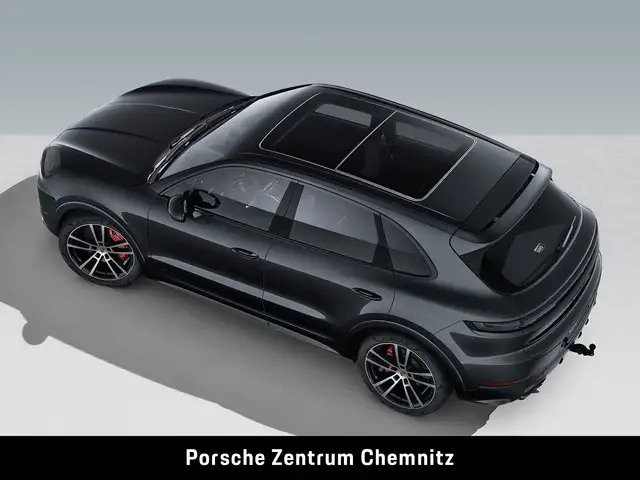 Porsche Cayenne GTS view 4