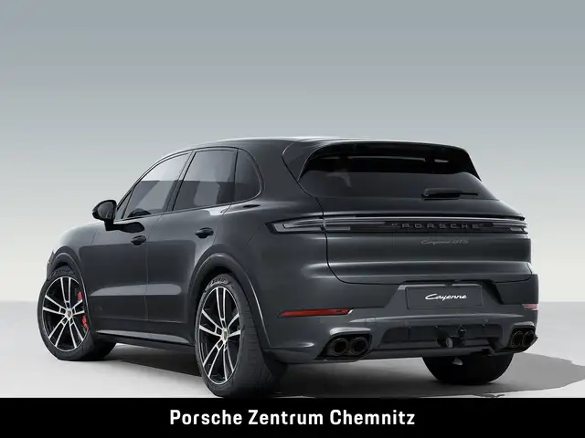 Porsche Cayenne GTS view 3