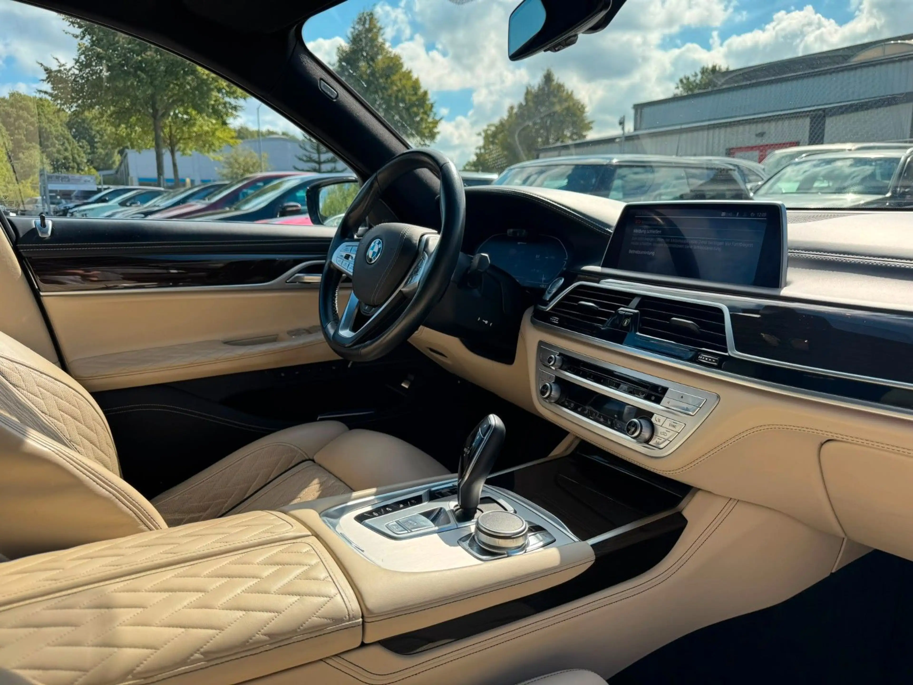 BMW 745 e LASER°INDIVIDUAL°MEMORY°HUD°LEDER°ELSSD°SH! — photo 15