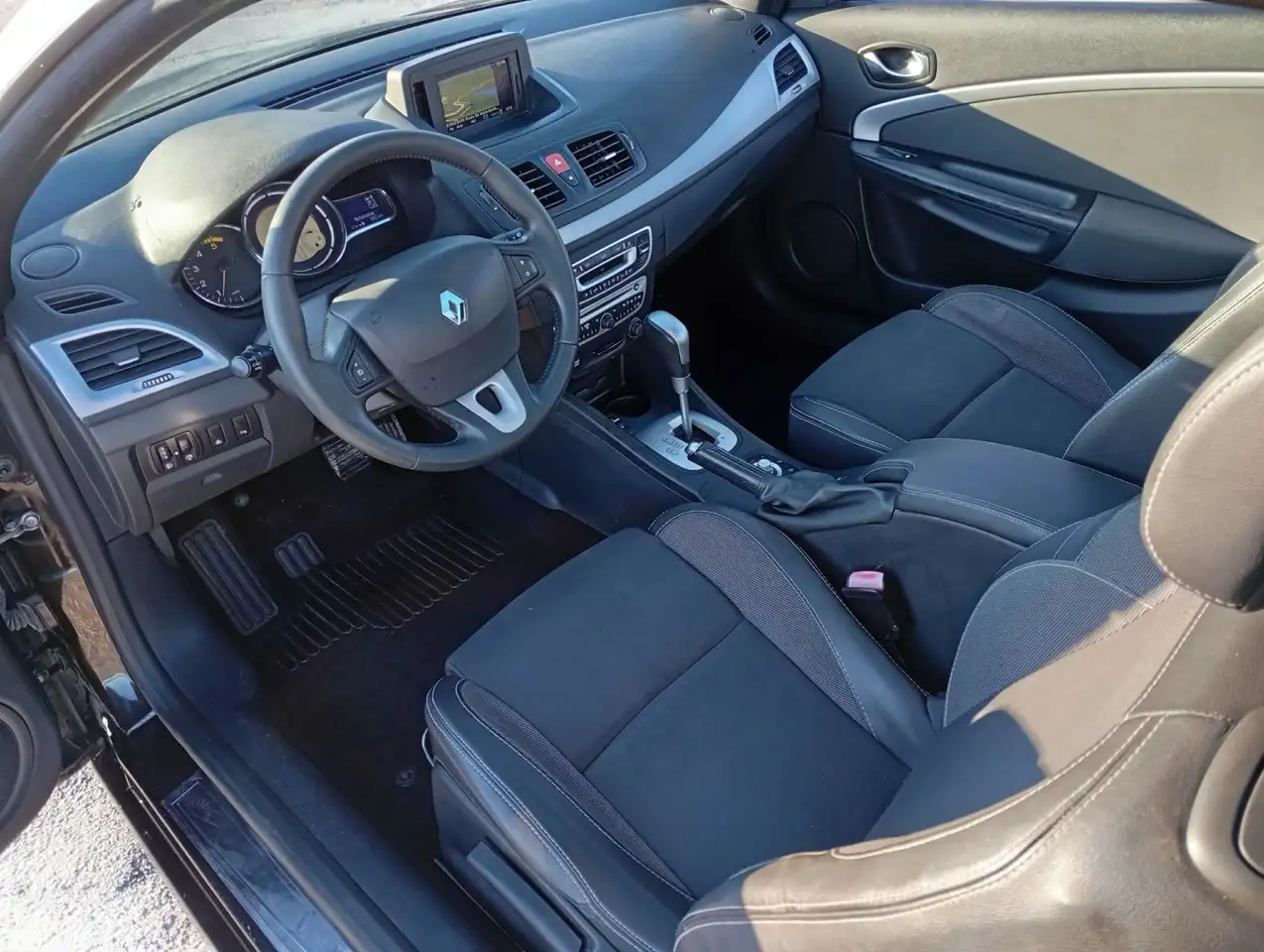 Renault Megane MÃ©gane III CC dCi 110 eco2 FAP PrivilÃ¨