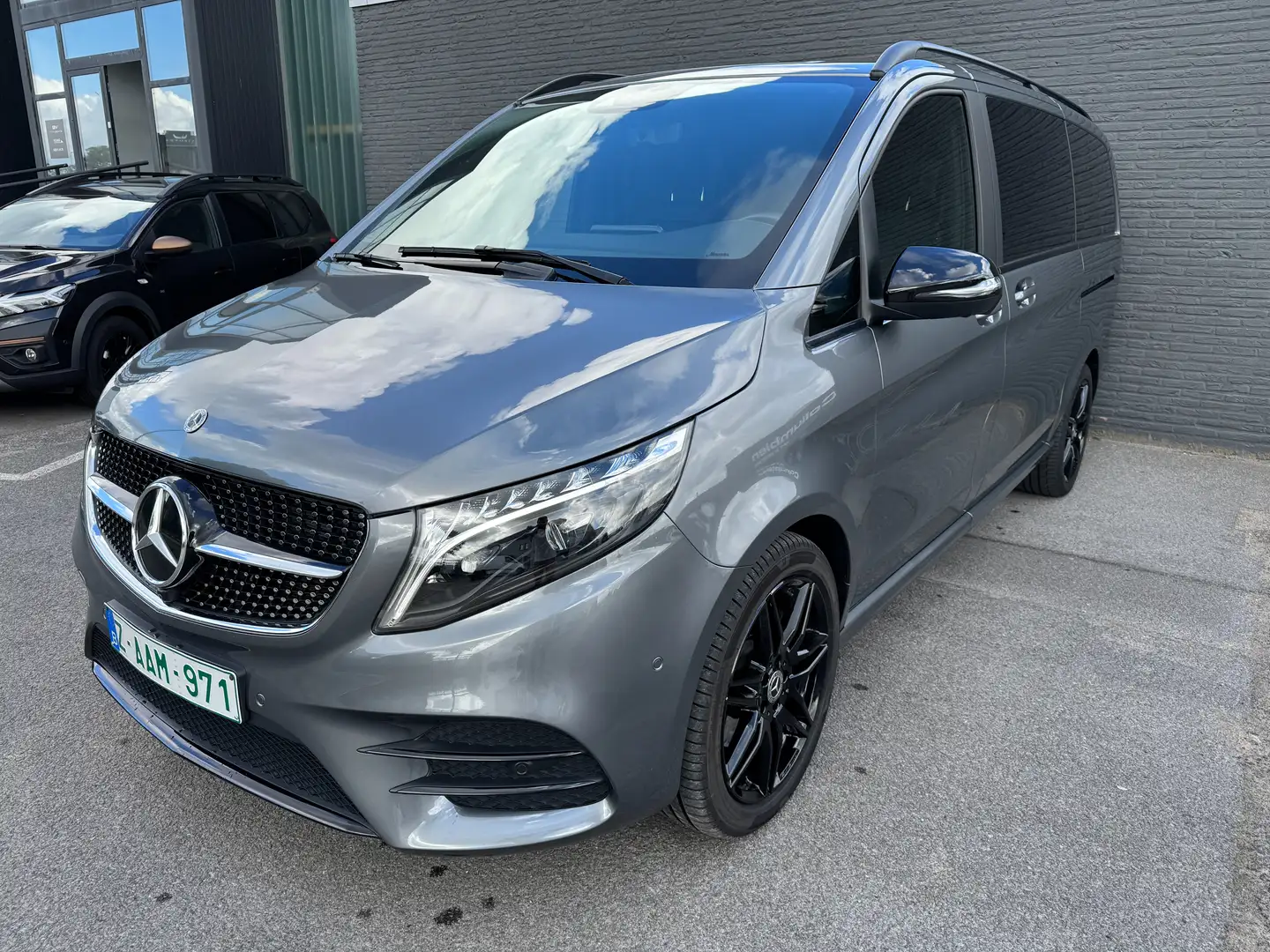 Mercedes-Benz V 300 V 300d  AMG Line Renting V/A €805 per maand Сірий - 1