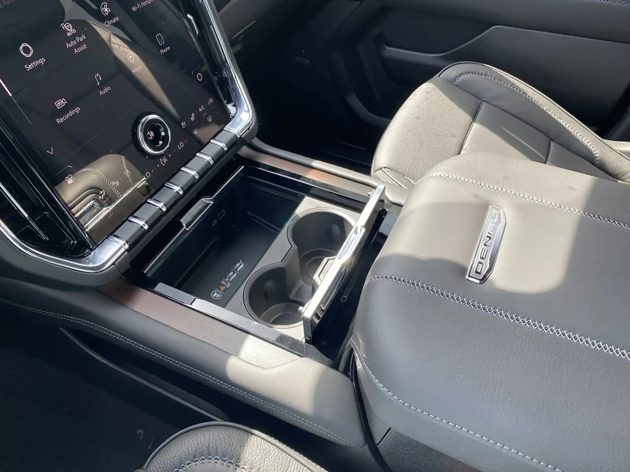GMC Yukon снимка GMC Yukon