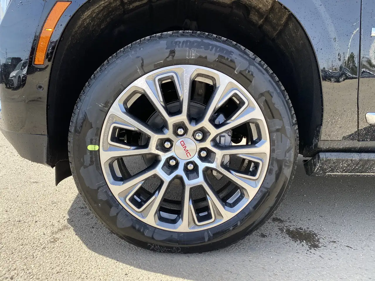 GMC Yukon снимка GMC Yukon