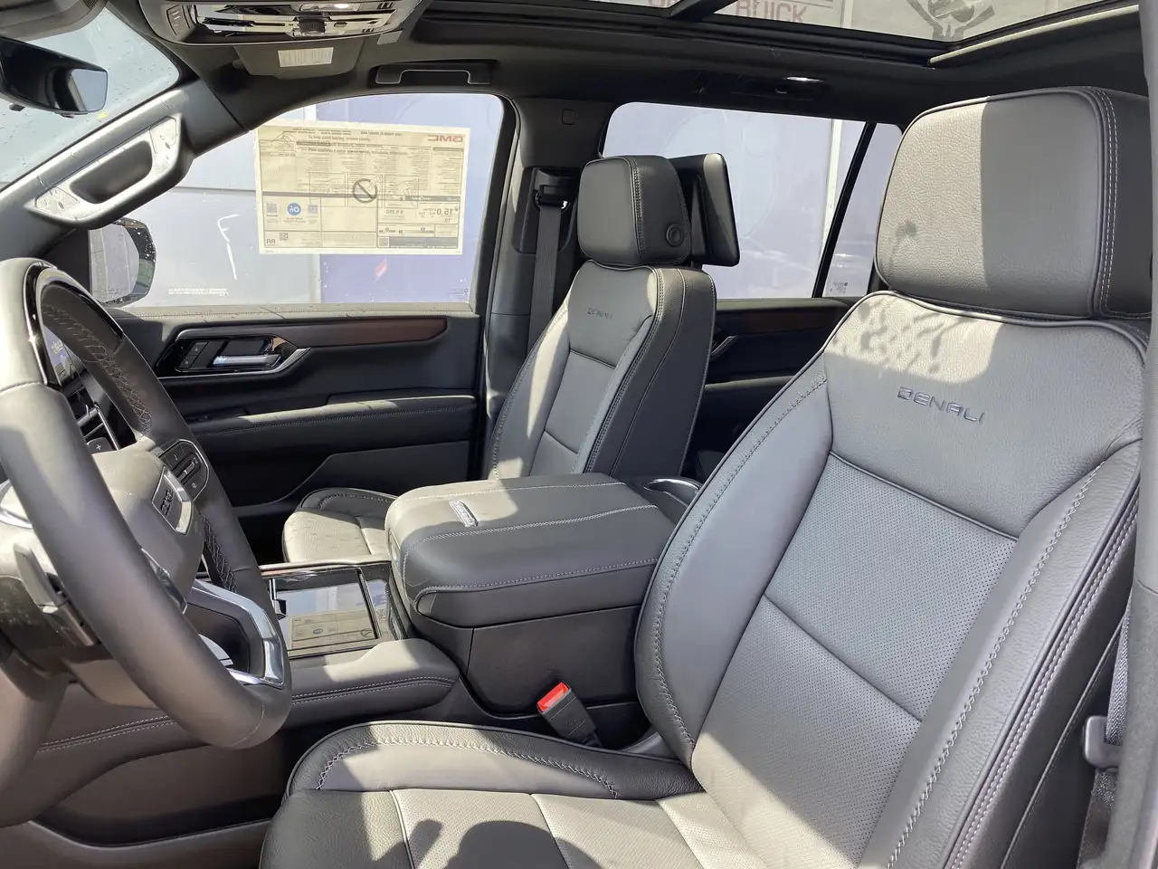 GMC Yukon снимка GMC Yukon