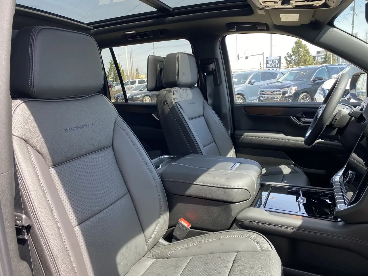 GMC Yukon снимка GMC Yukon