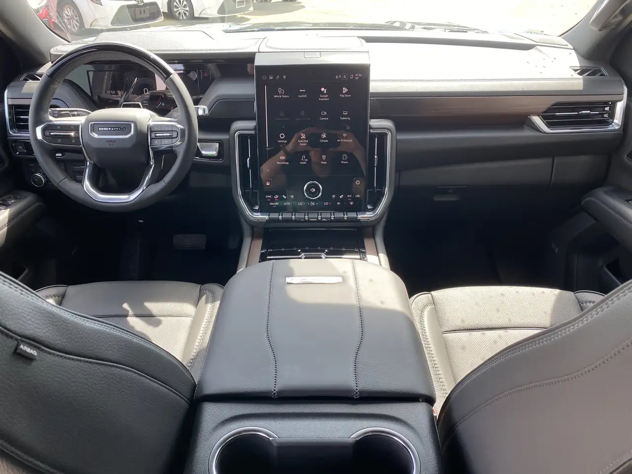 GMC Yukon снимка GMC Yukon