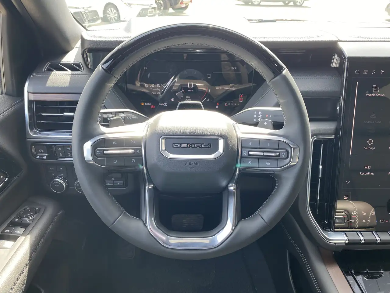 GMC Yukon снимка GMC Yukon