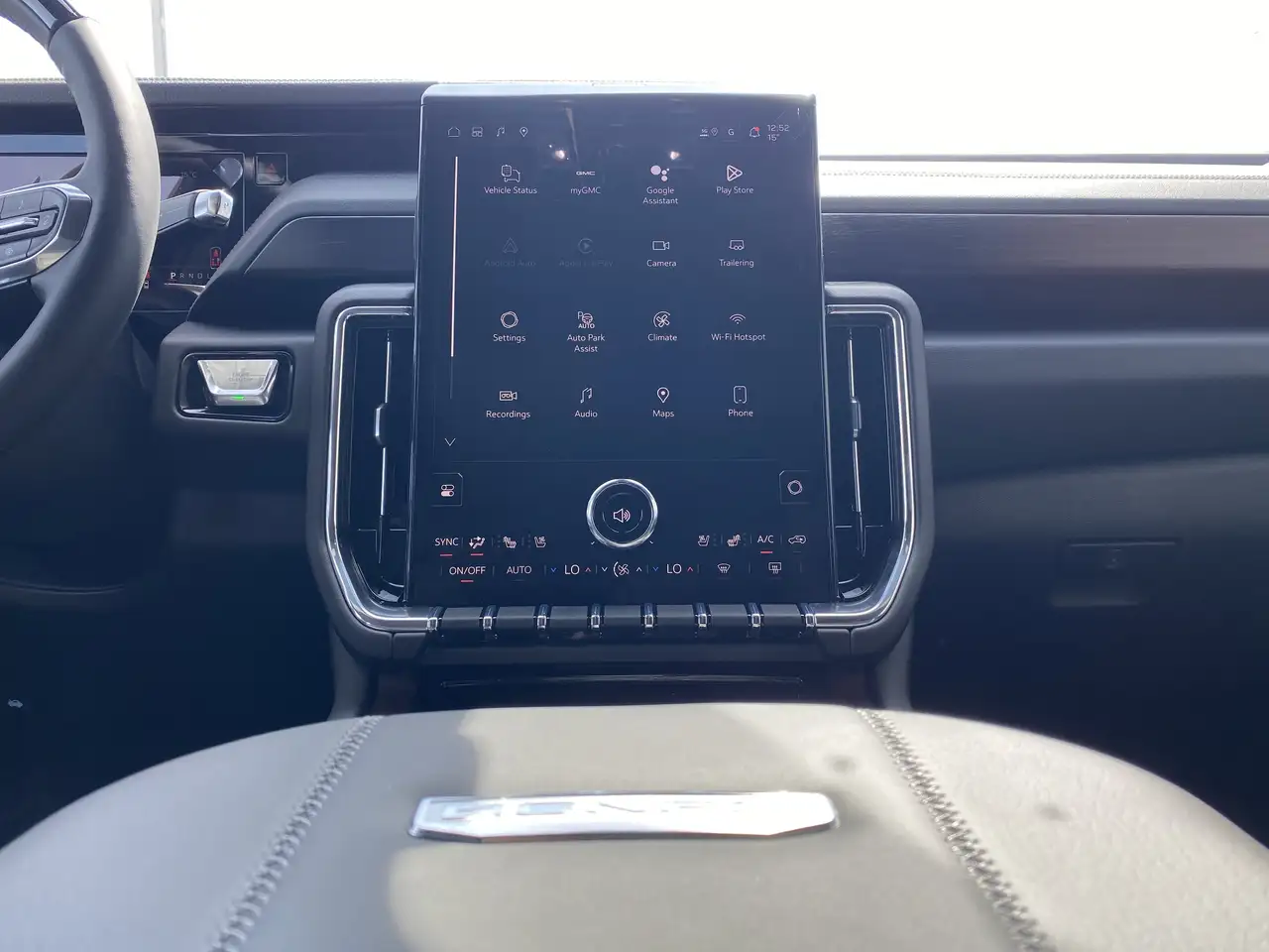 GMC Yukon снимка GMC Yukon