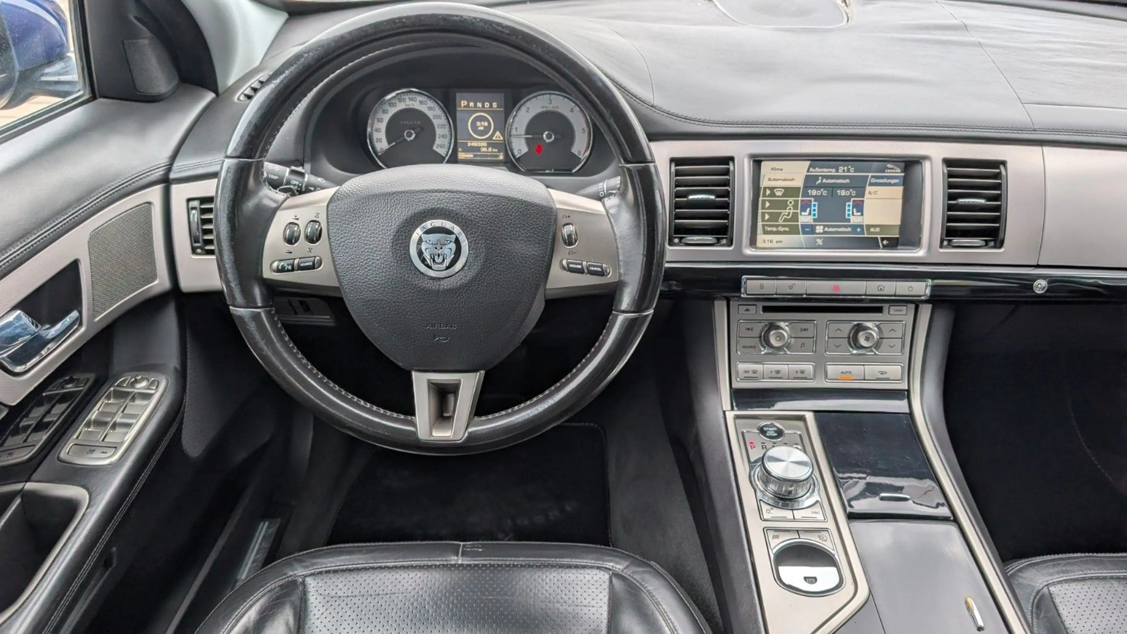 Jaguar XF 3.0 V6 Diesel S Premium Luxury Sitzbelüftung — photo 15