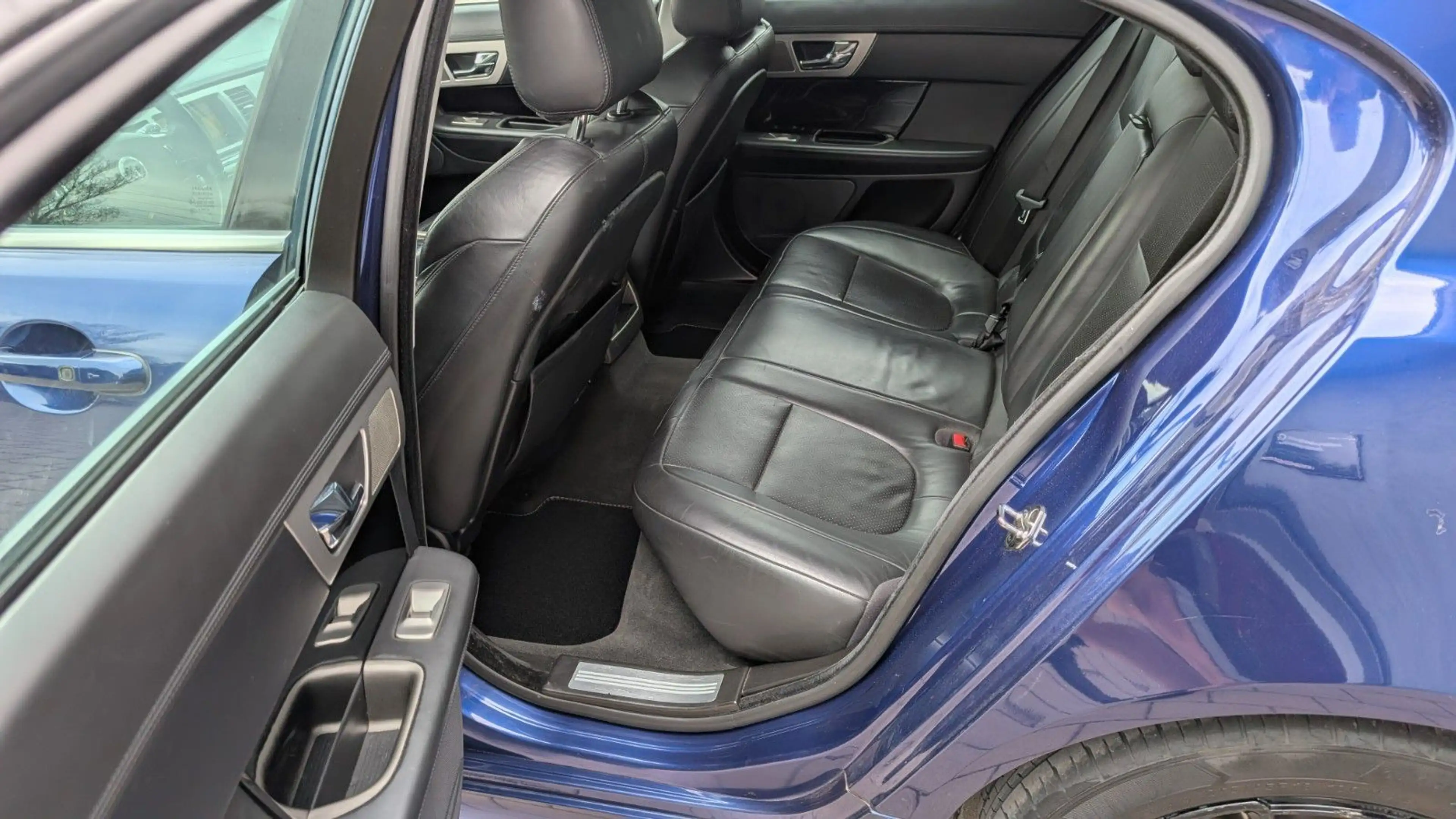 Jaguar XF 3.0 V6 Diesel S Premium Luxury Sitzbelüftung — photo 9