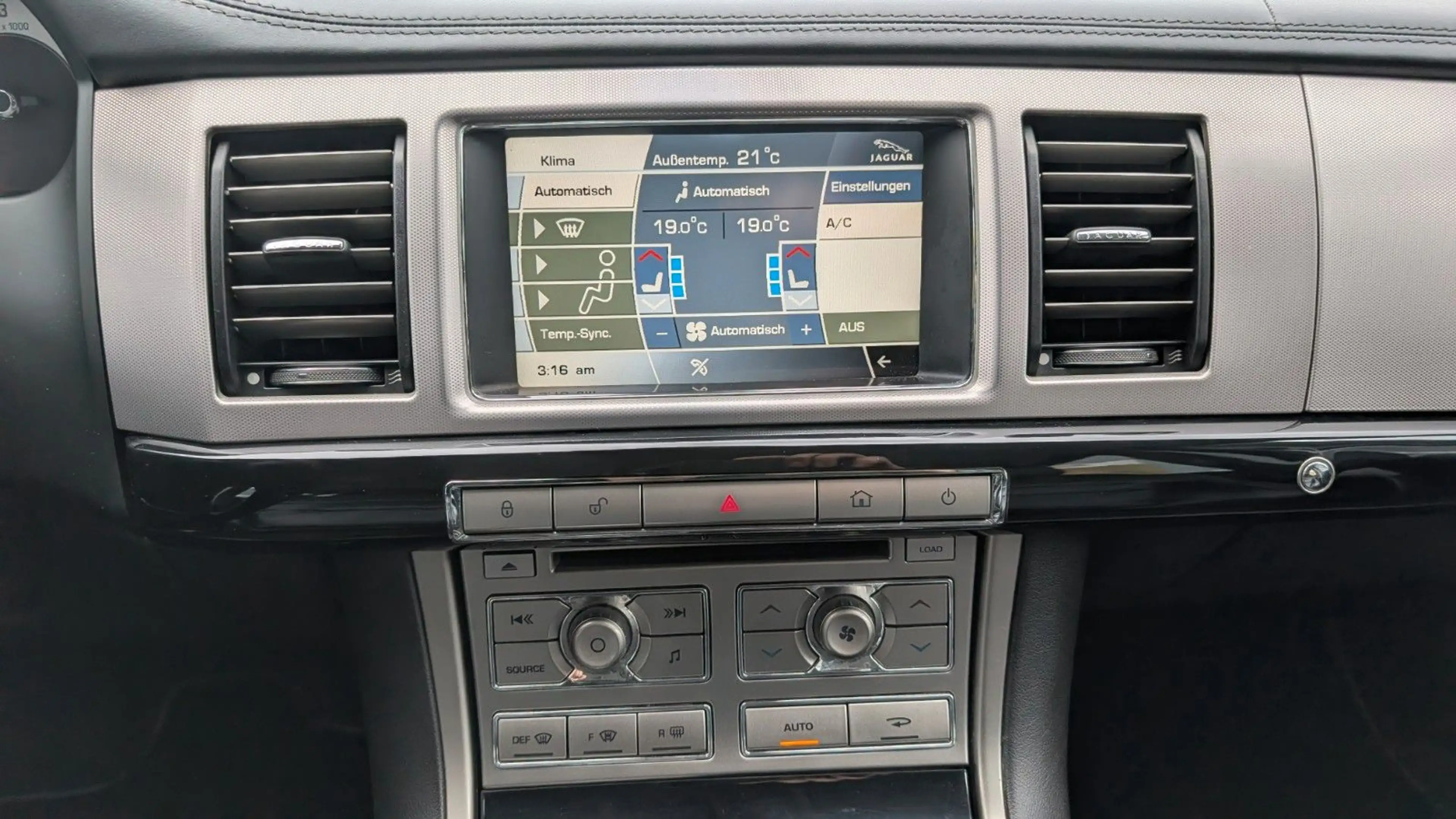Jaguar XF 3.0 V6 Diesel S Premium Luxury Sitzbelüftung — photo 6