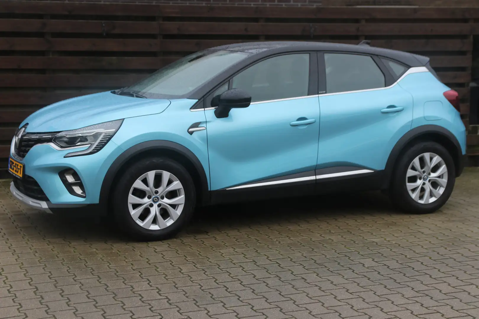 Renault Captur 1.6 E-Tech Plug-in Hybrid 160 Intens / Navi / Clim Blauw - 2