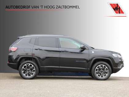 Jeep Compass 4xe 240 Plug-in Hybrid Electric Trailhawk LEDER 36