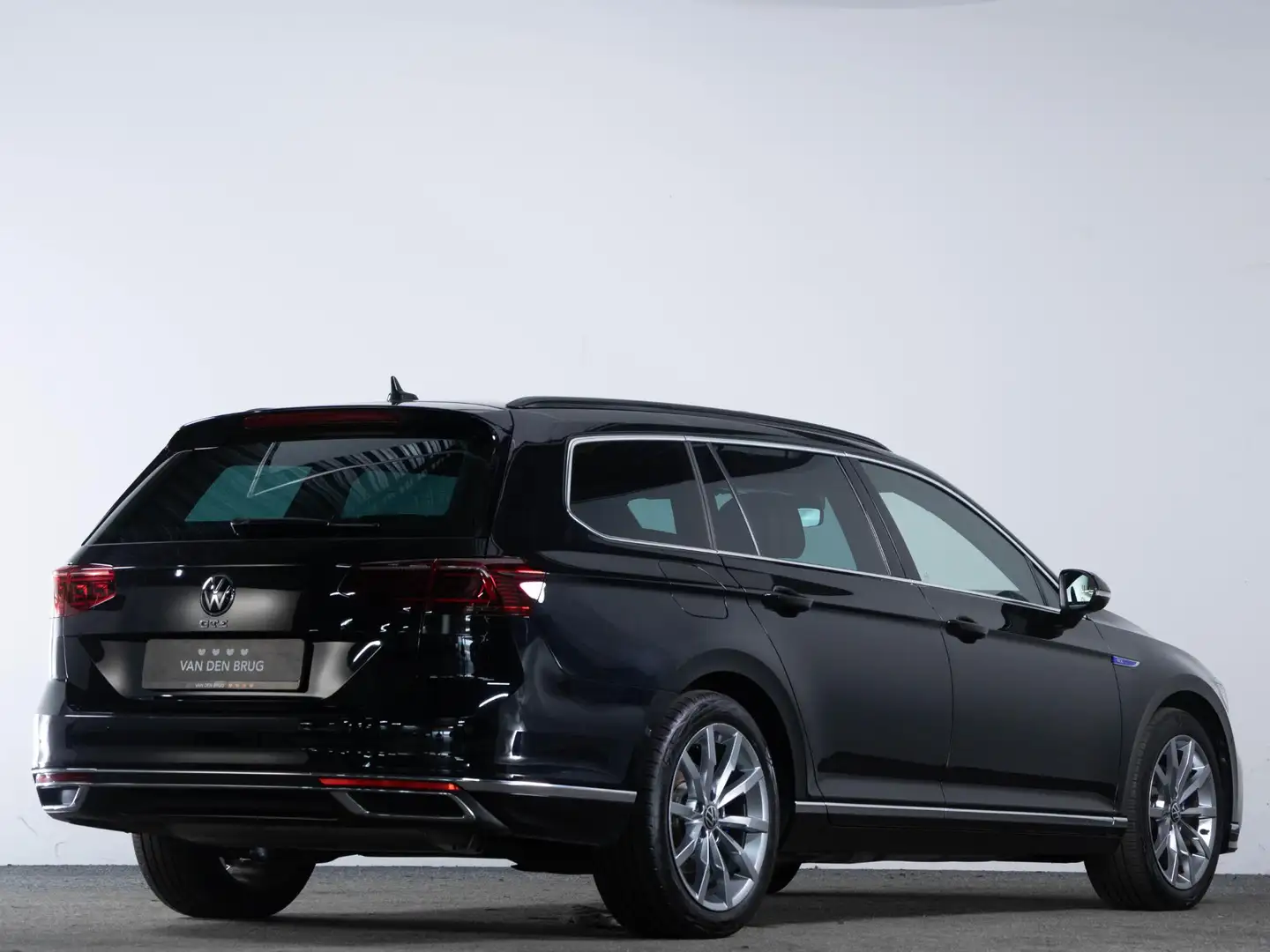 Volkswagen Passat Variant GTE 1.4 TSI 218 PK PHEV Business | LED Matrix IQ | Zwart - 2