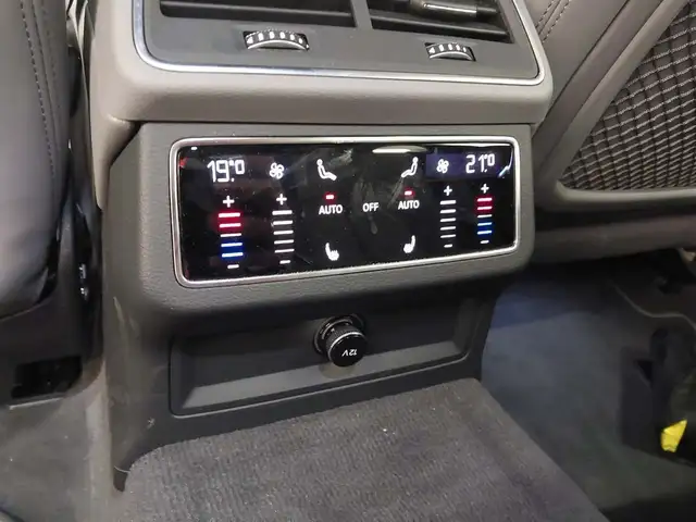 Audi A6 view 12