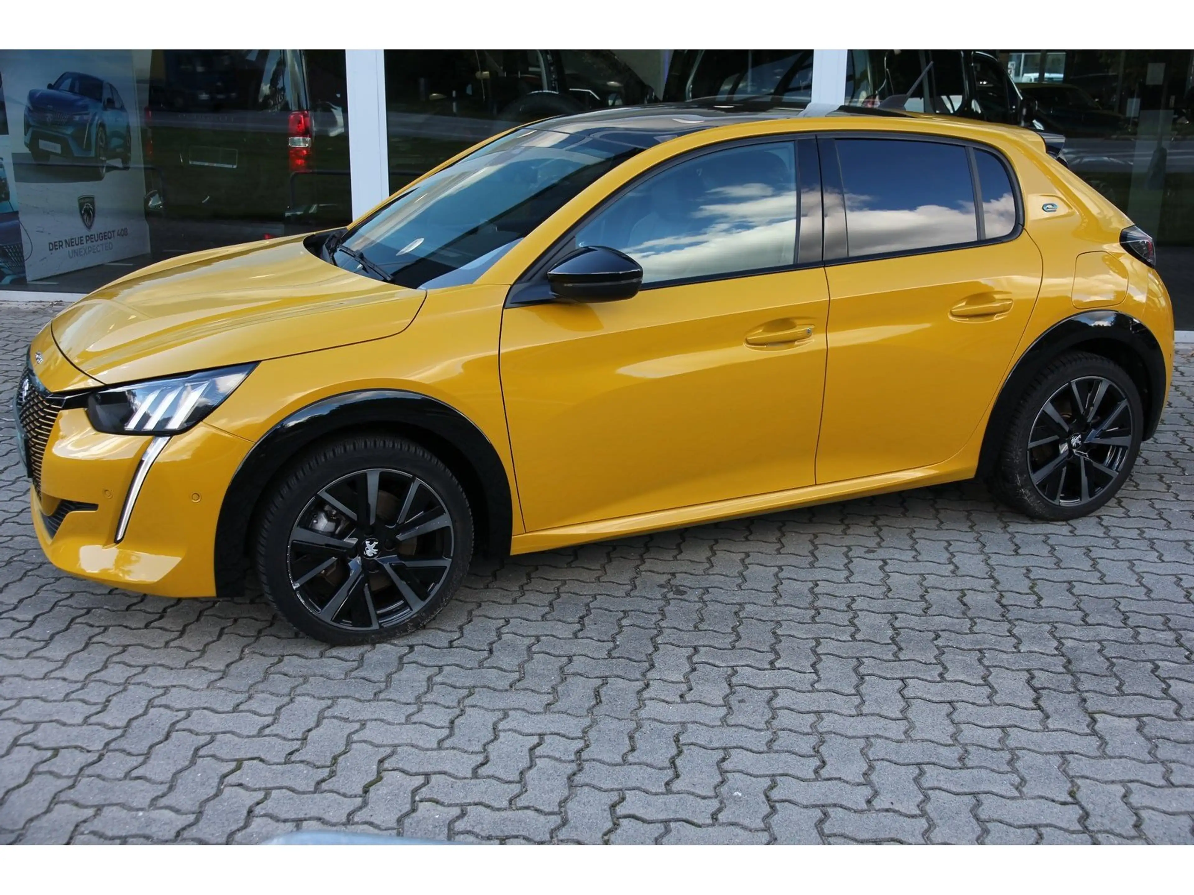 Peugeot 208 (e-) 136 GT+ SHZ ISO Navi PanoDach TWA WP