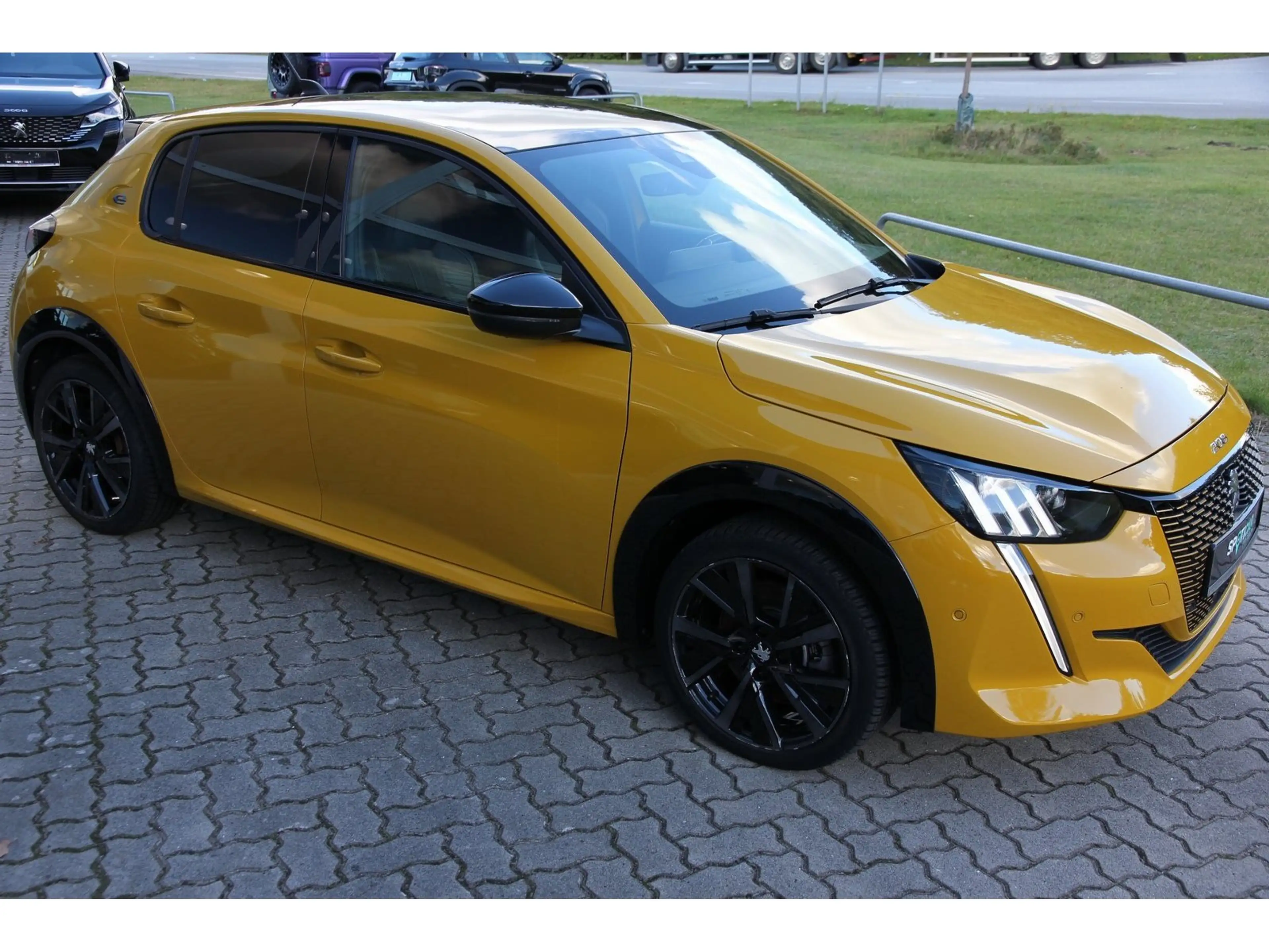 Peugeot 208 (e-) 136 GT+ SHZ ISO Navi PanoDach TWA WP — photo 3