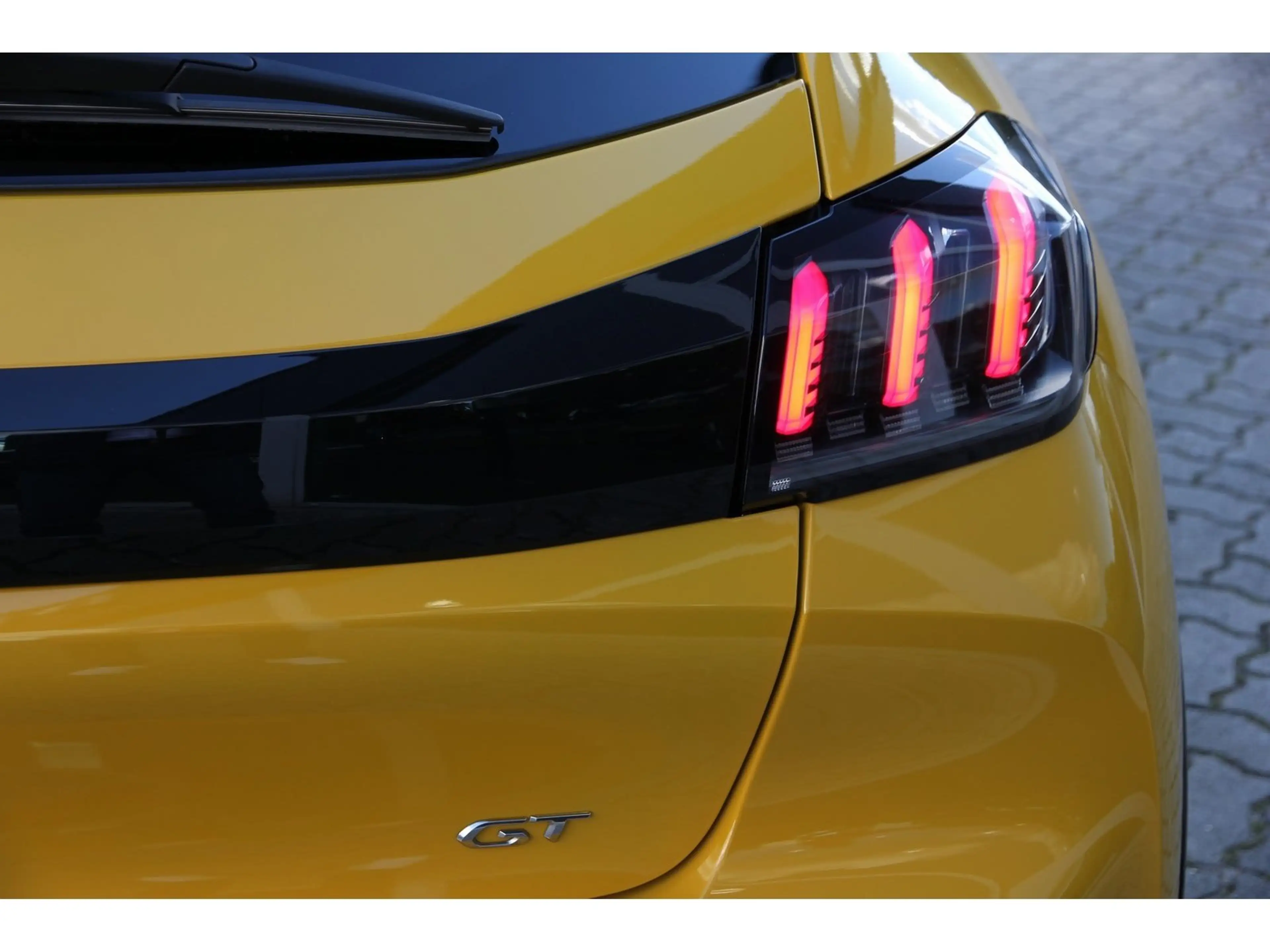 Peugeot 208 (e-) 136 GT+ SHZ ISO Navi PanoDach TWA WP — photo 6