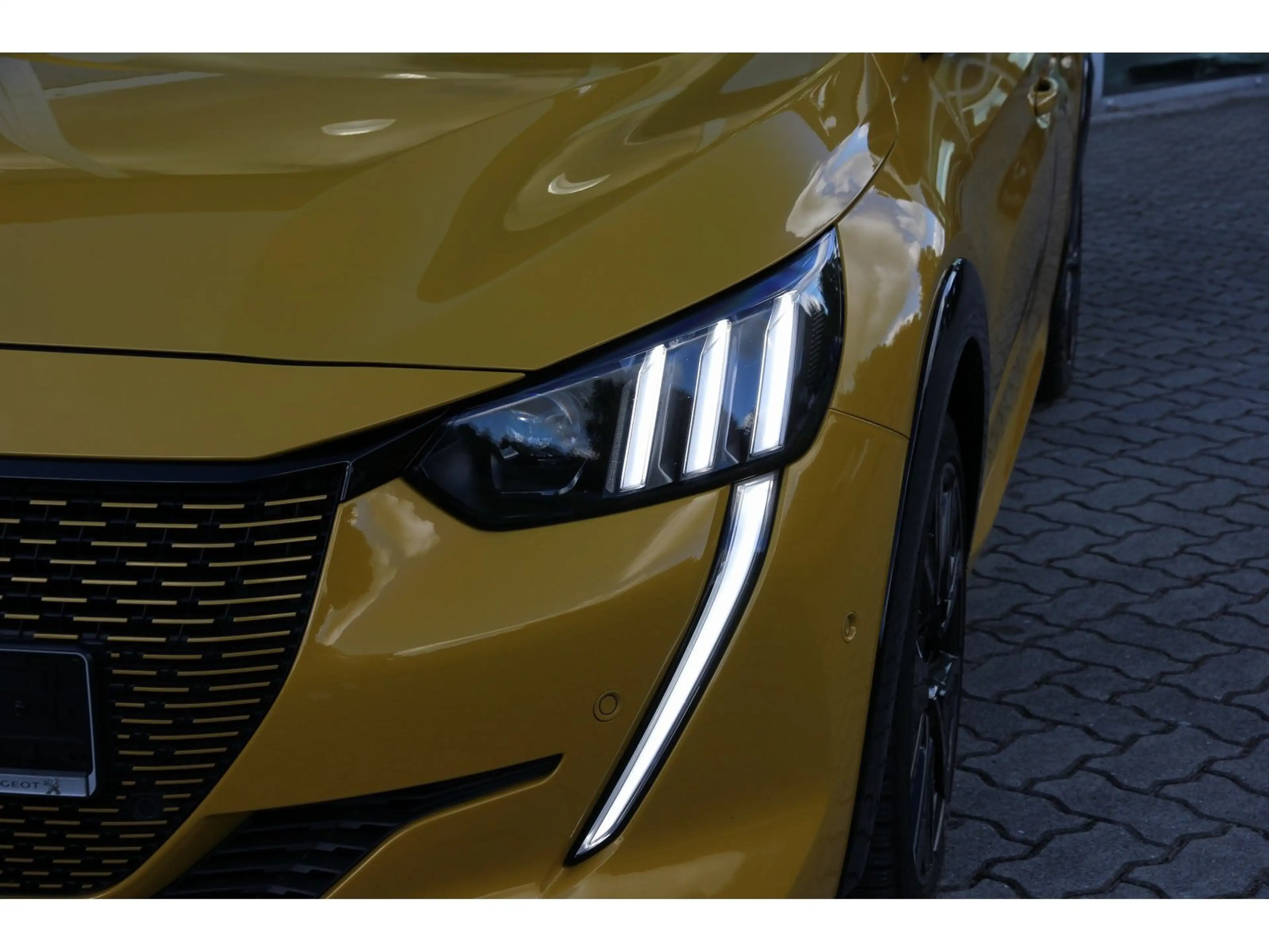 Peugeot 208 (e-) 136 GT+ SHZ ISO Navi PanoDach TWA WP — photo 5