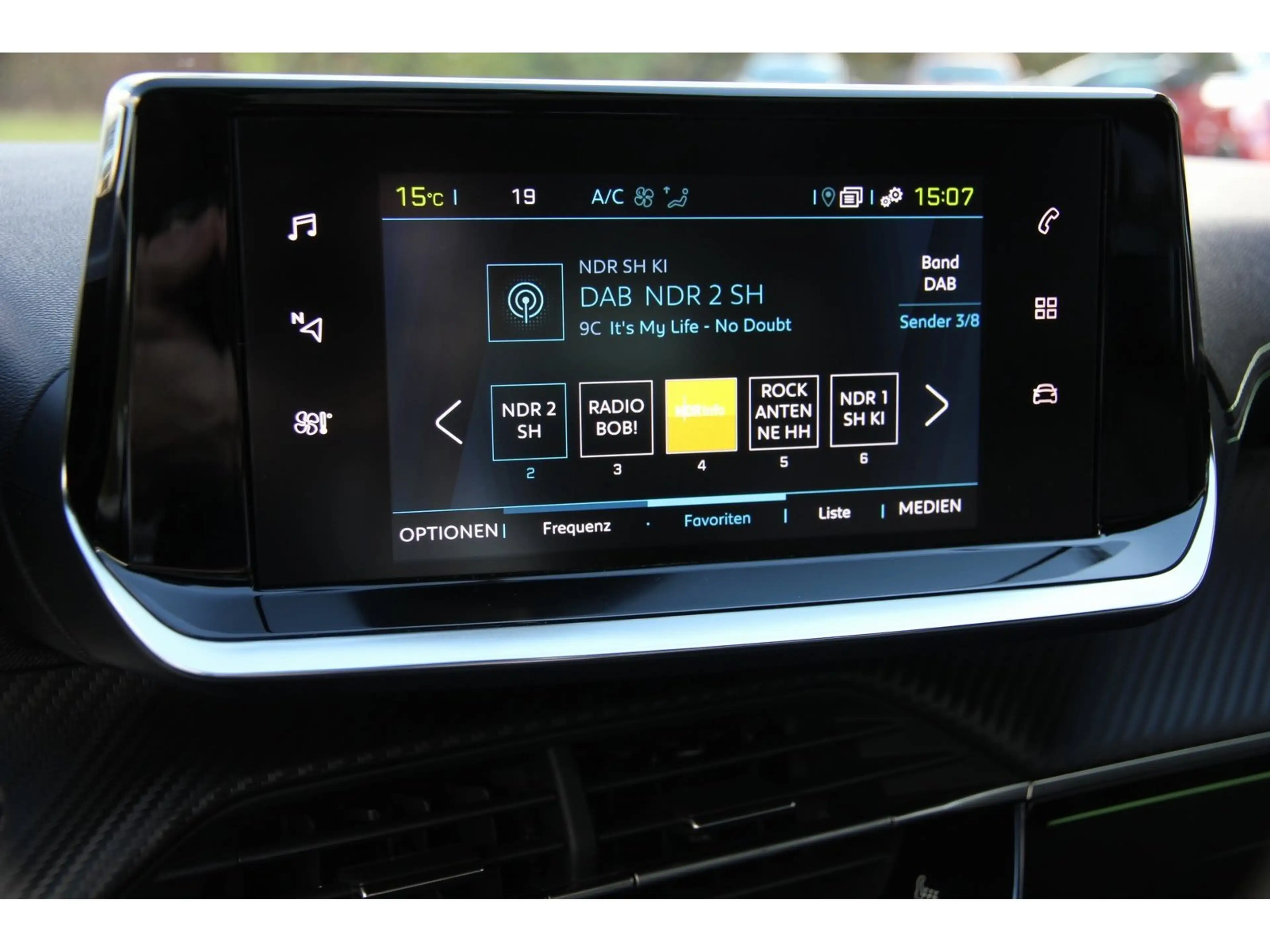 Peugeot 208 (e-) 136 GT+ SHZ ISO Navi PanoDach TWA WP — photo 22