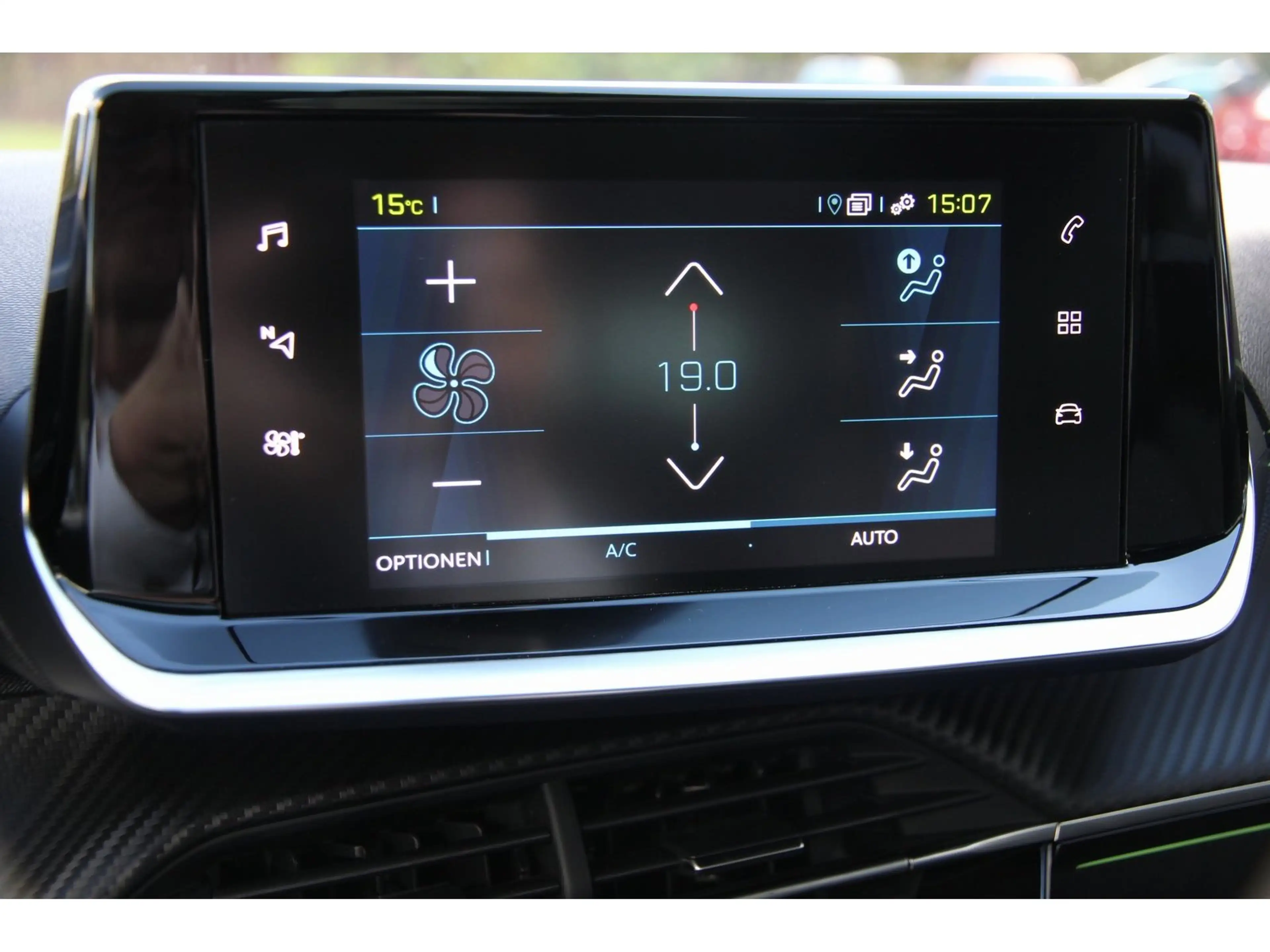 Peugeot 208 (e-) 136 GT+ SHZ ISO Navi PanoDach TWA WP — photo 24