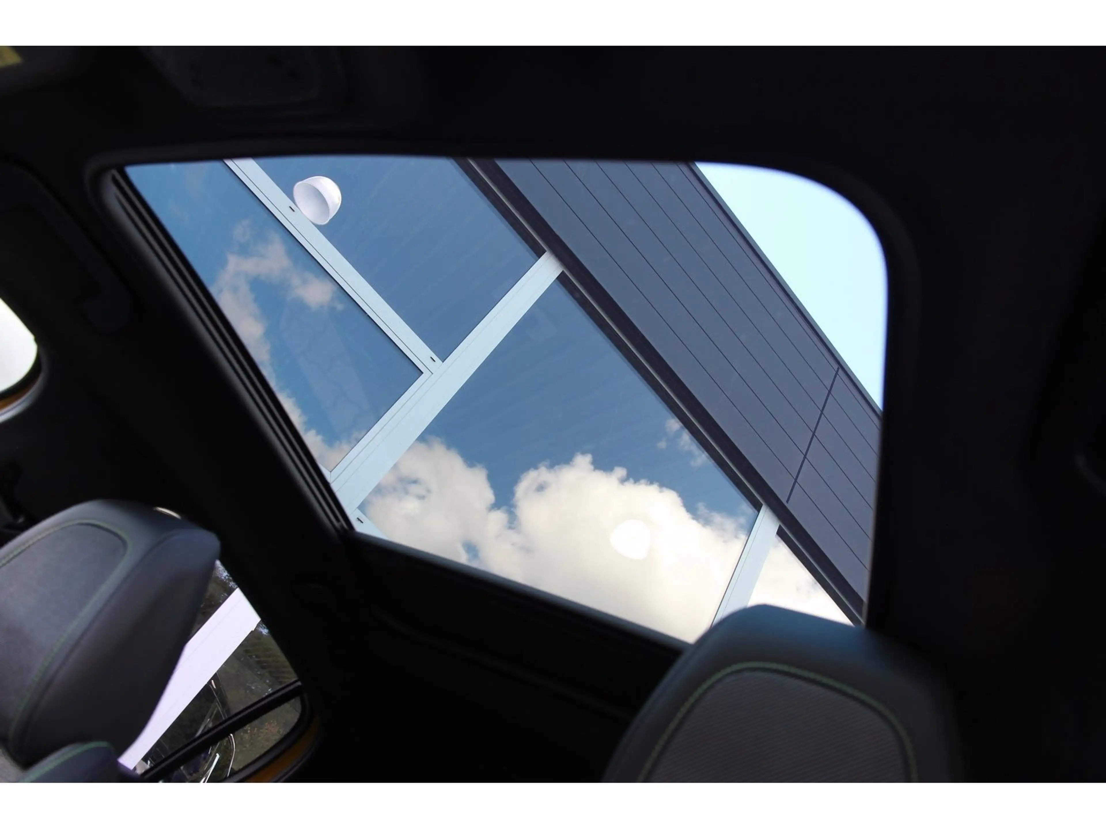 Peugeot 208 (e-) 136 GT+ SHZ ISO Navi PanoDach TWA WP — photo 21