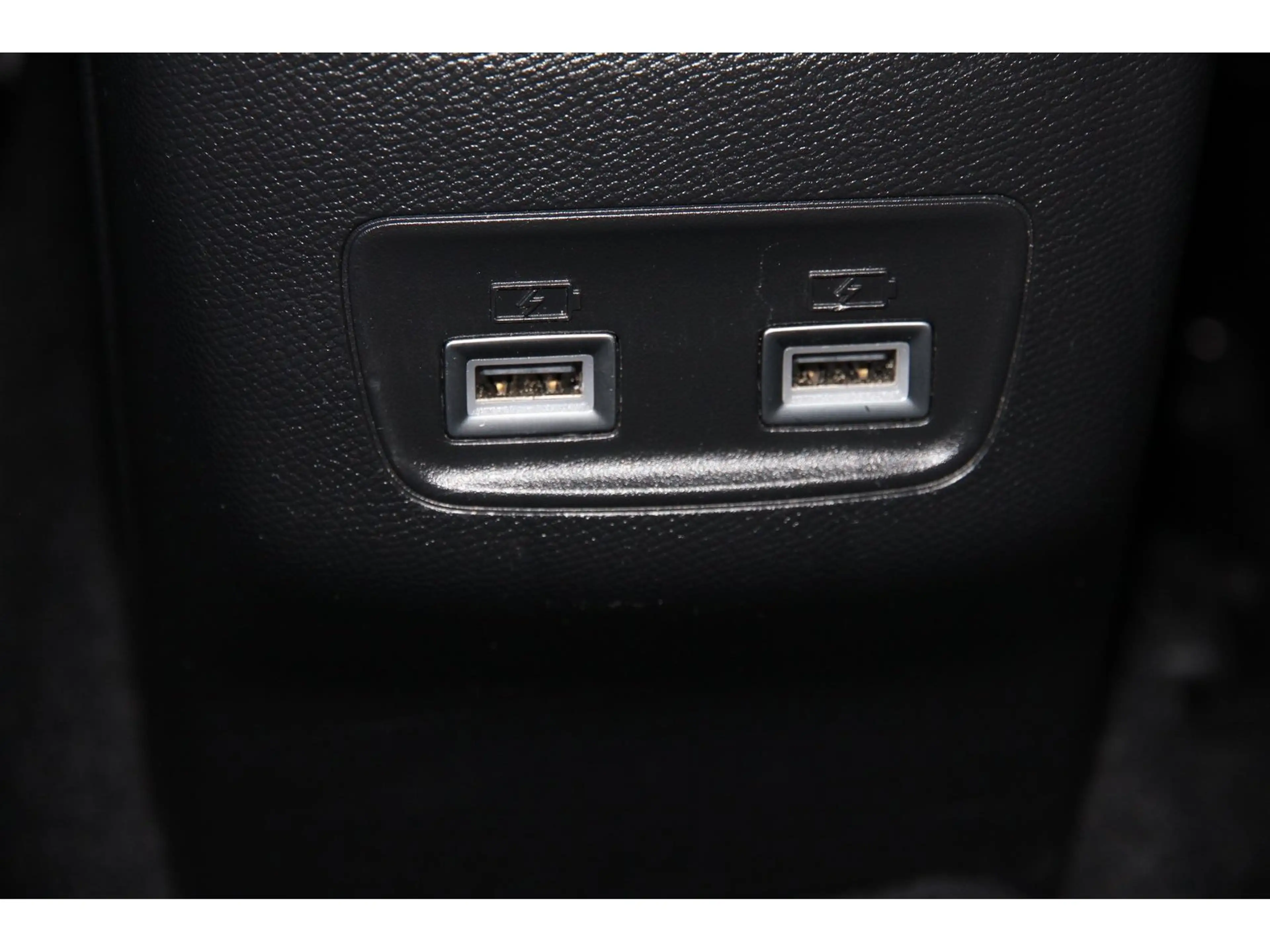 Peugeot 208 (e-) 136 GT+ SHZ ISO Navi PanoDach TWA WP — photo 12