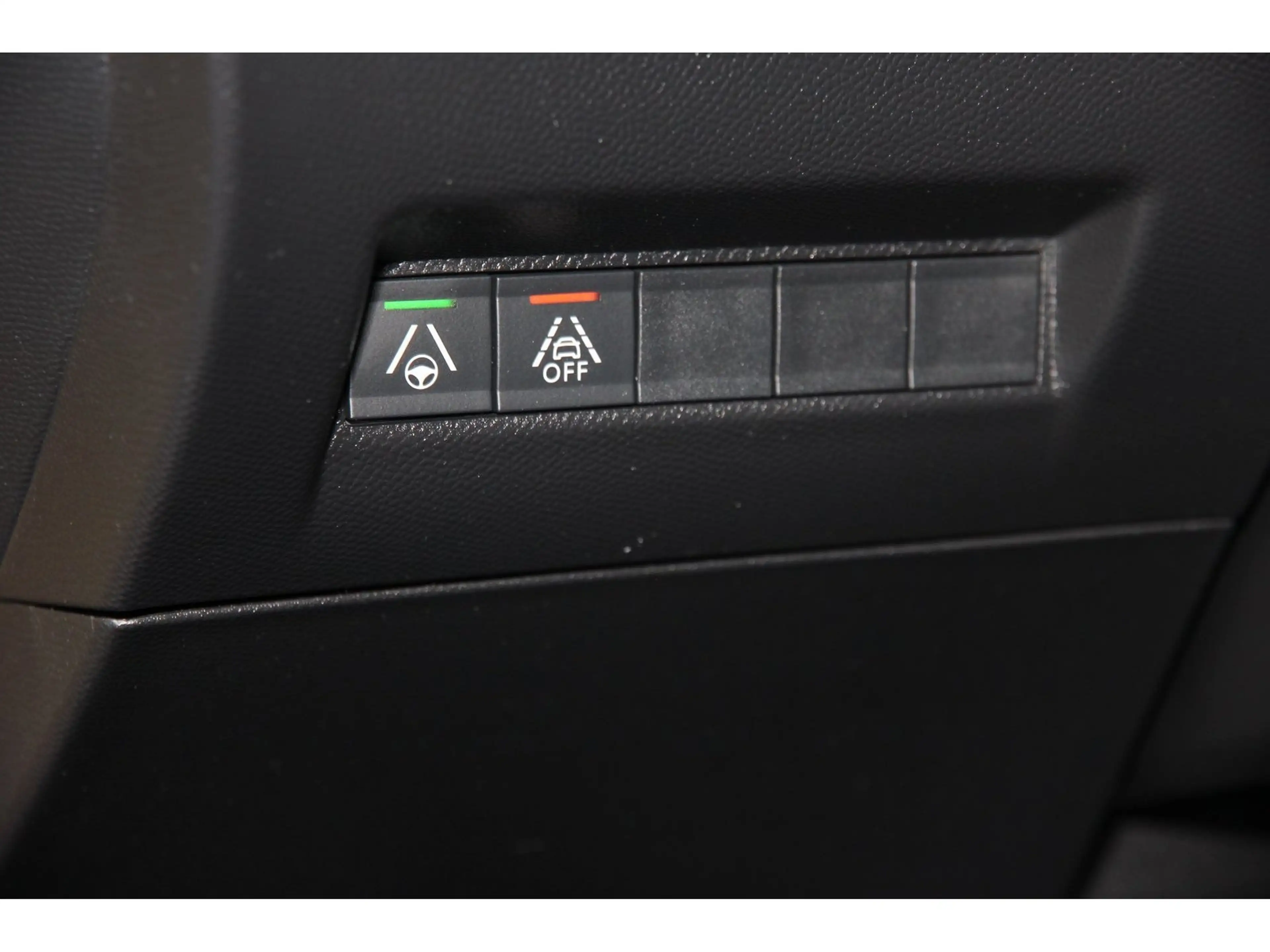 Peugeot 208 (e-) 136 GT+ SHZ ISO Navi PanoDach TWA WP — photo 15