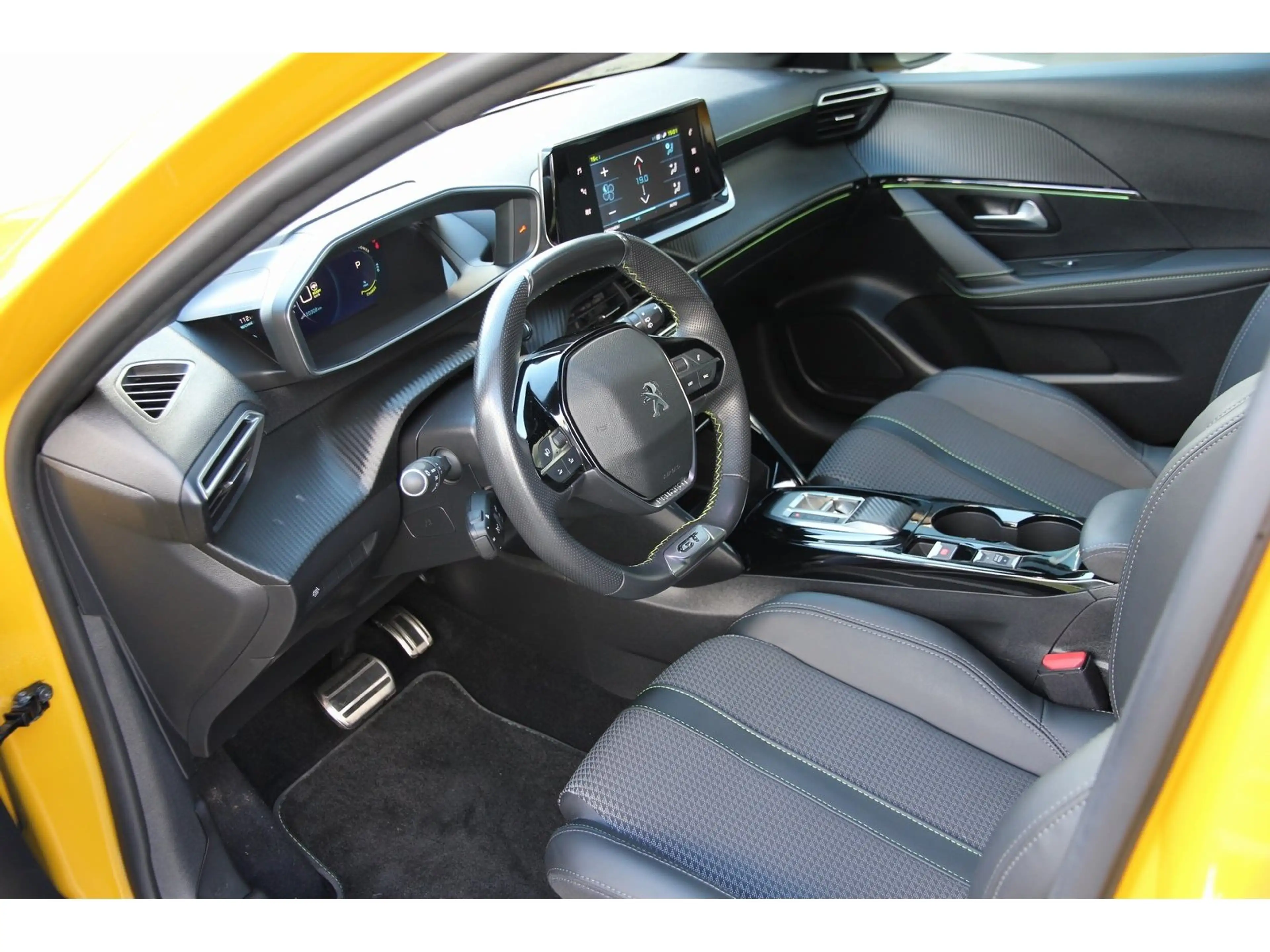 Peugeot 208 (e-) 136 GT+ SHZ ISO Navi PanoDach TWA WP — photo 10