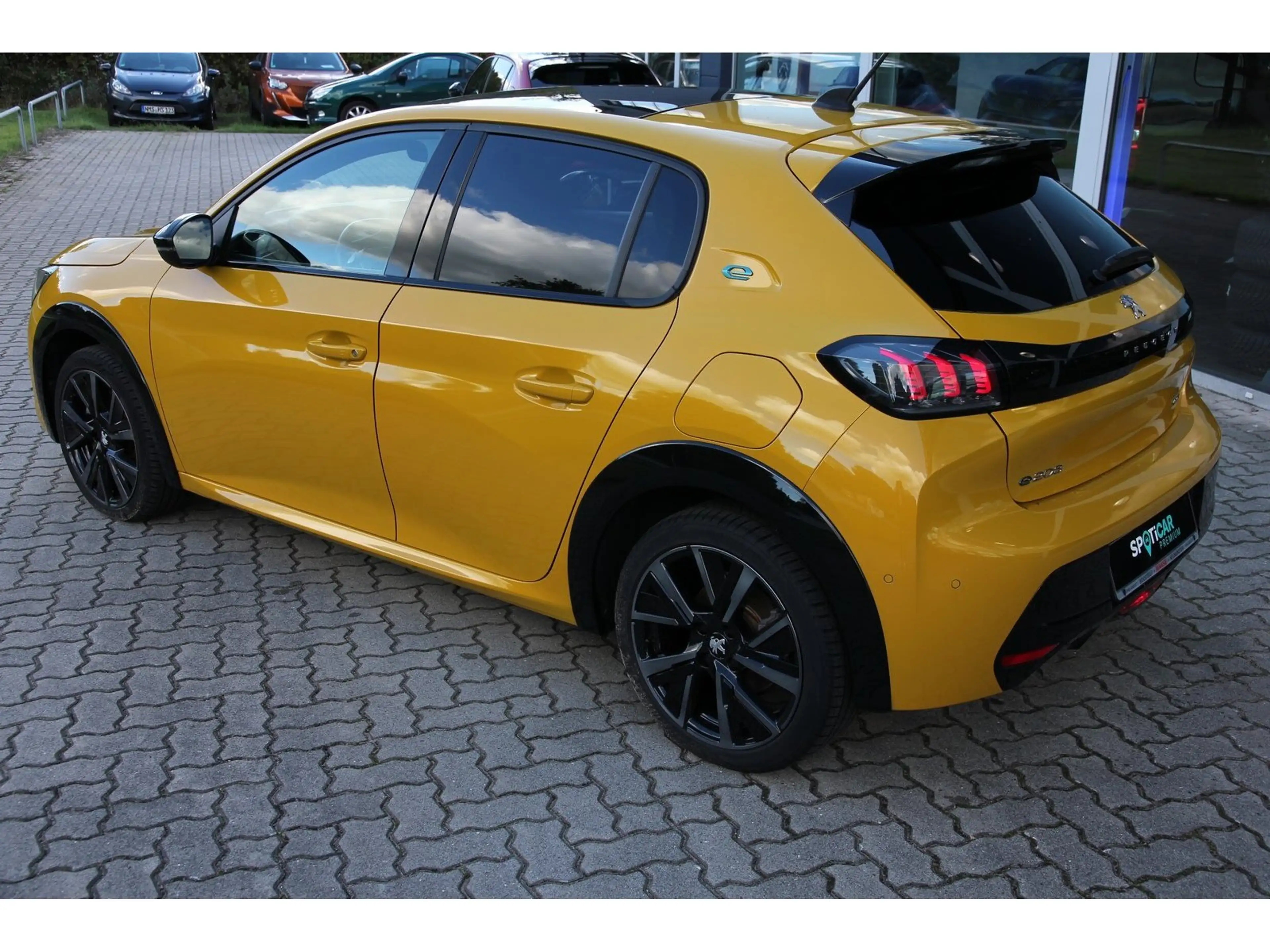 Peugeot 208 (e-) 136 GT+ SHZ ISO Navi PanoDach TWA WP — photo 4