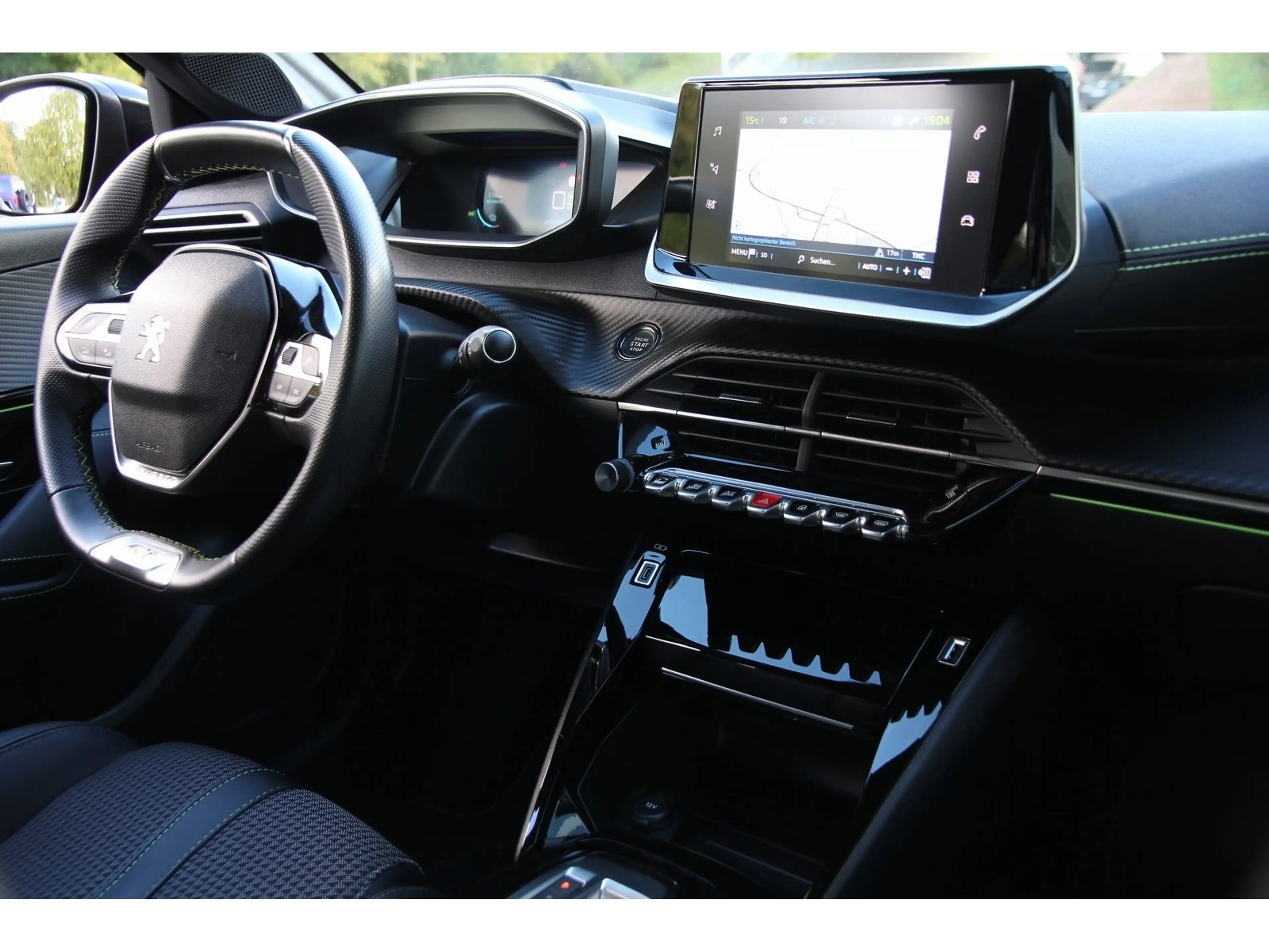 Peugeot 208 (e-) 136 GT+ SHZ ISO Navi PanoDach TWA WP — photo 17