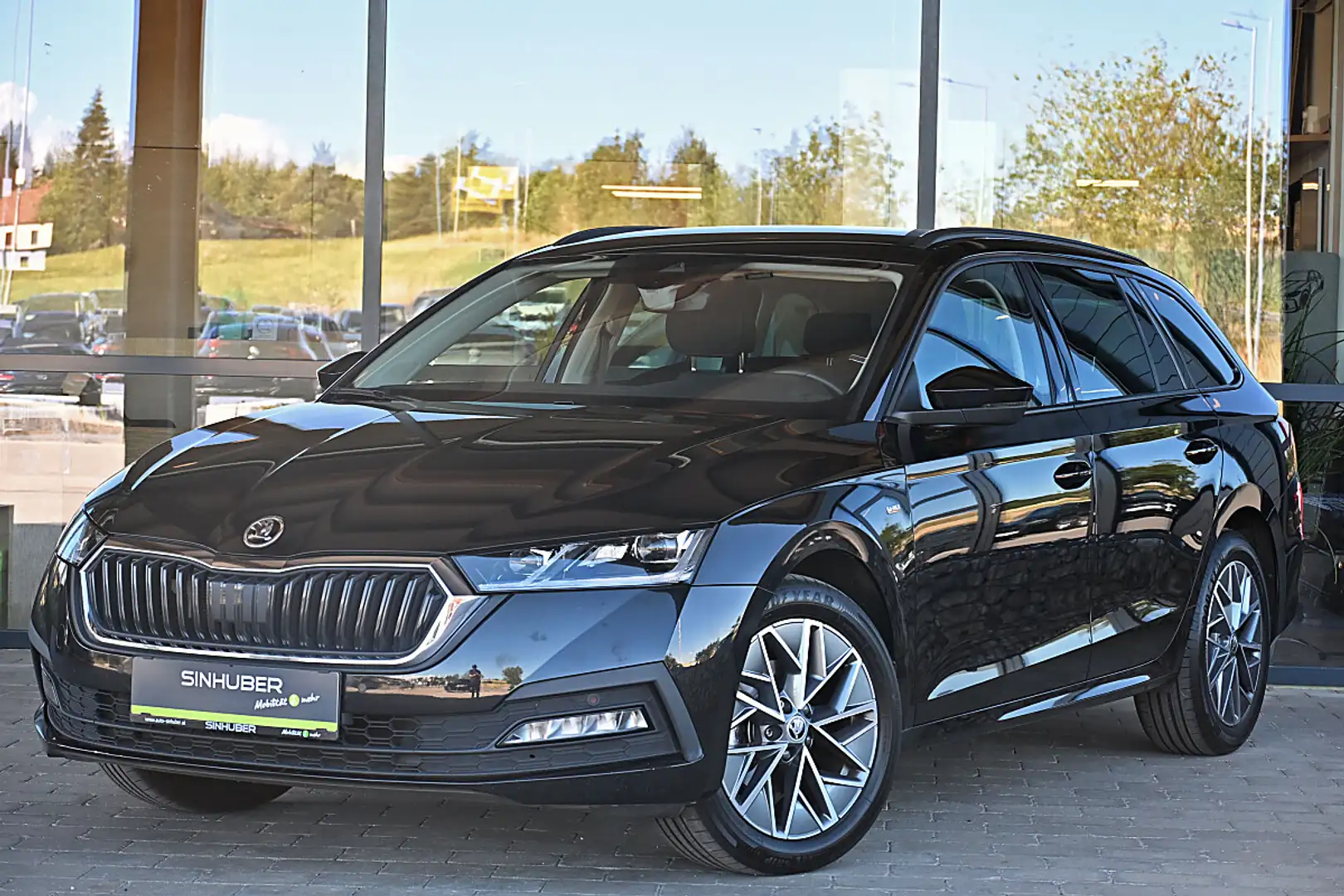 Skoda Octavia Combi 2,0 TDI Ambition DSG ACC, MatrixLED, eKla... Schwarz - 1