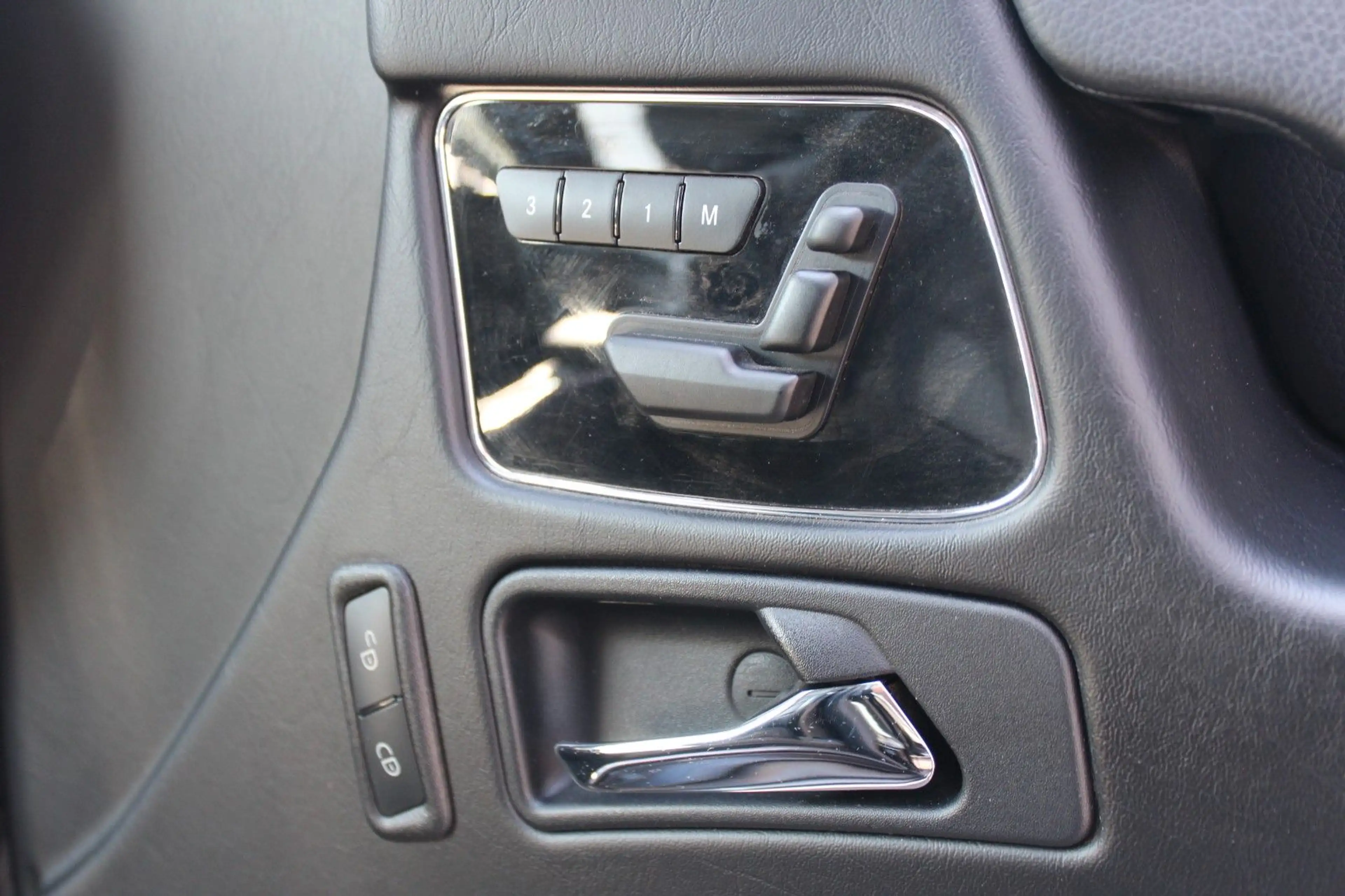 Mercedes-Benz G 350 d Distronic Leder 1.Hd Stdhzg Comand AHK — photo 12