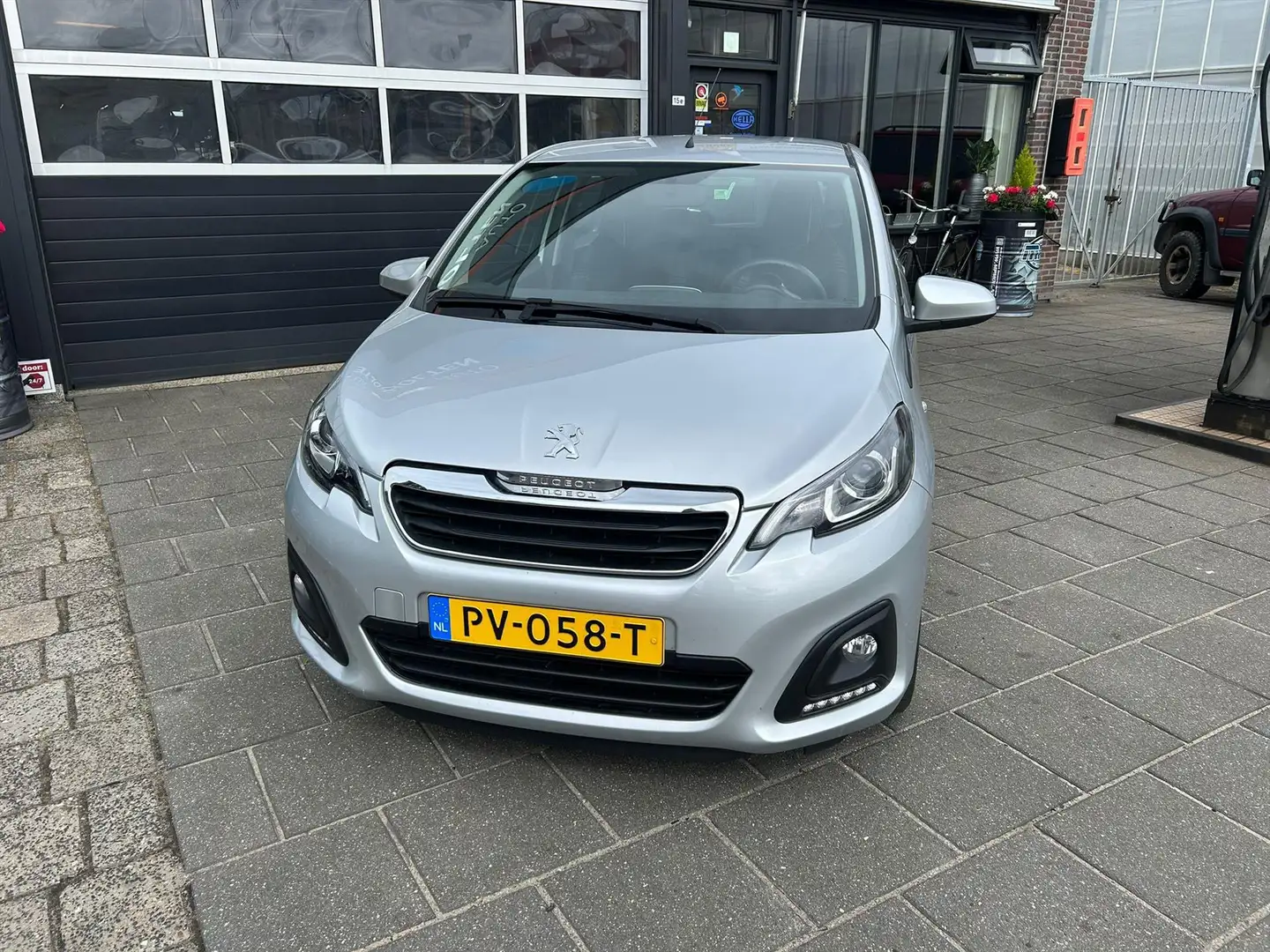 Peugeot 108 1.0 e-VTi 68pk 5D Active 30.000 kilometer met N.A. Grijs - 2