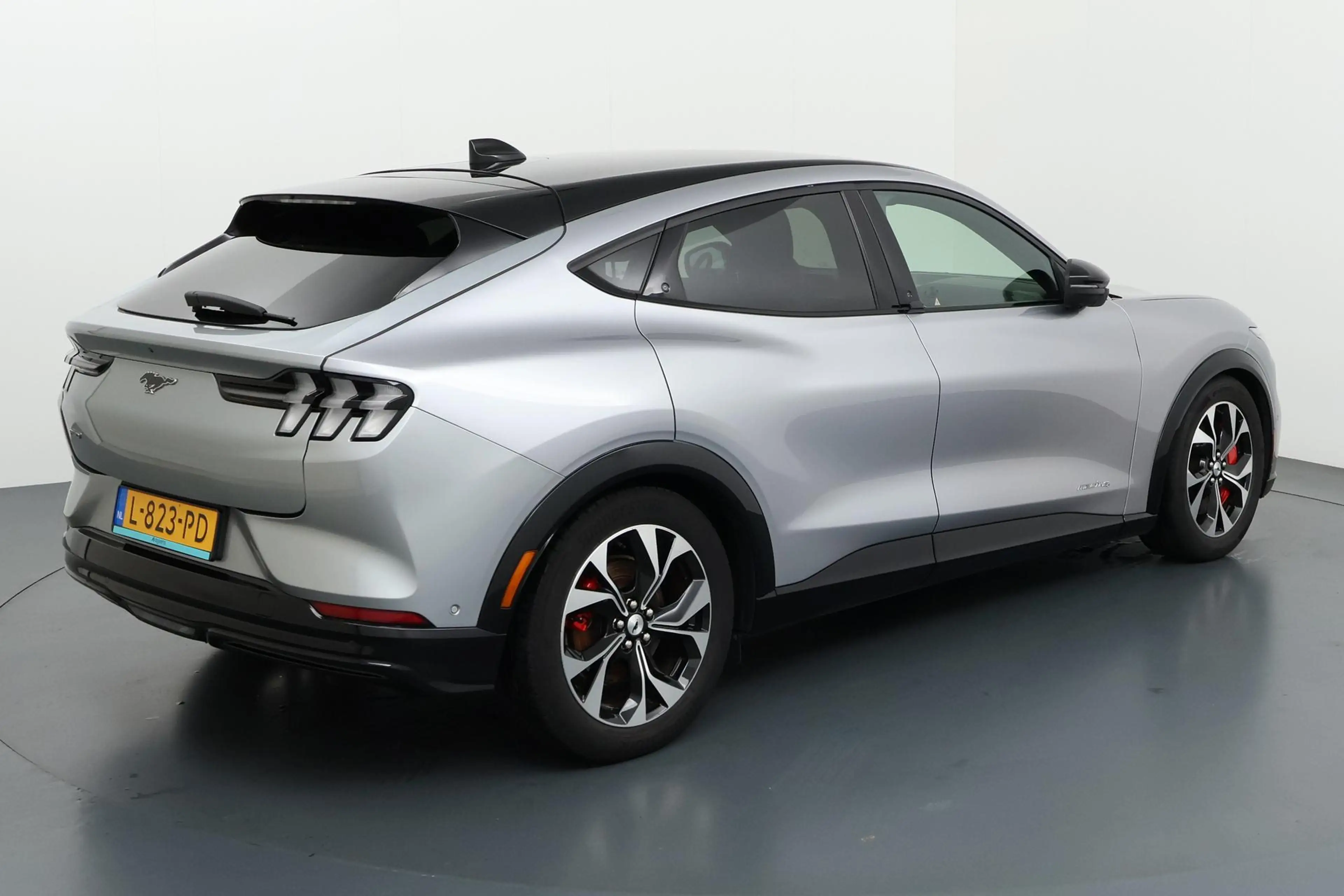 Ford Mustang Mach-E AWD 75 kWh Iconische elektrische muscle-SUV met in — photo 6