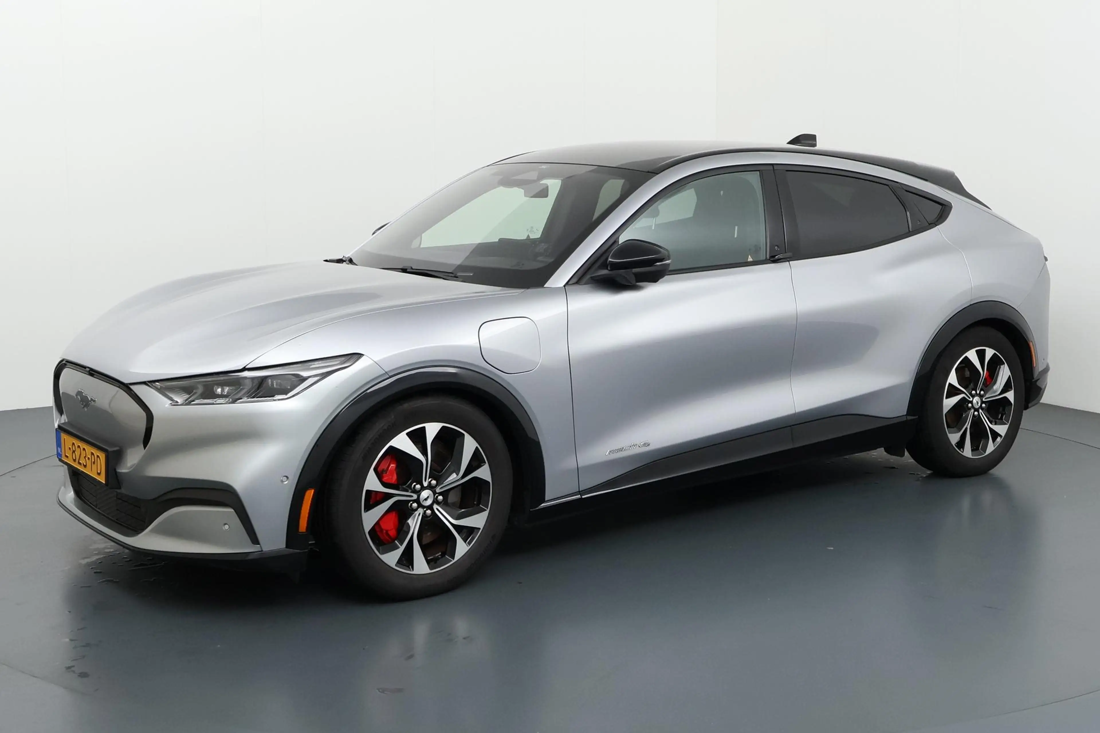Ford Mustang Mach-E AWD 75 kWh Iconische elektrische muscle-SUV met in — photo 20
