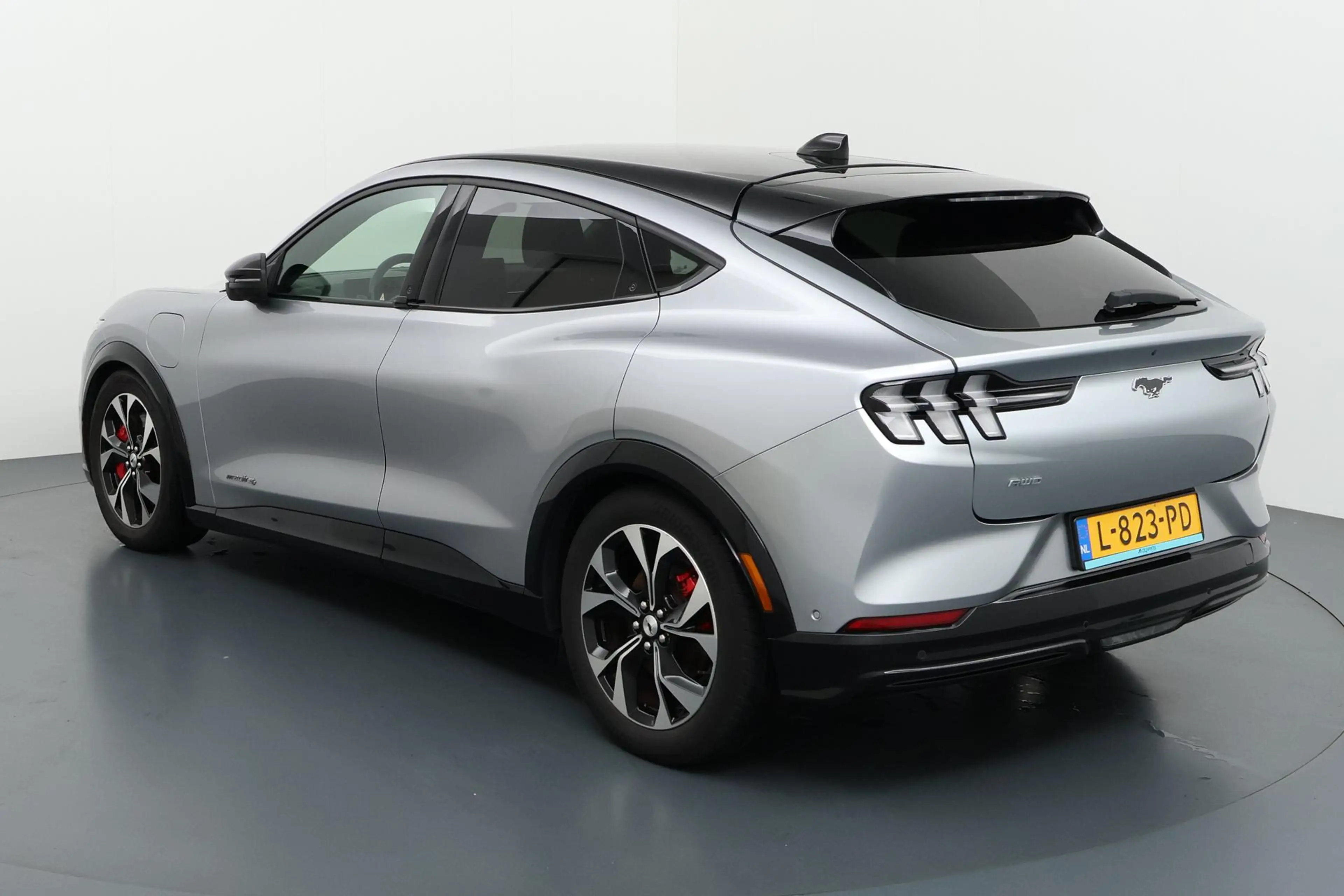 Ford Mustang Mach-E AWD 75 kWh Iconische elektrische muscle-SUV met in — photo 7
