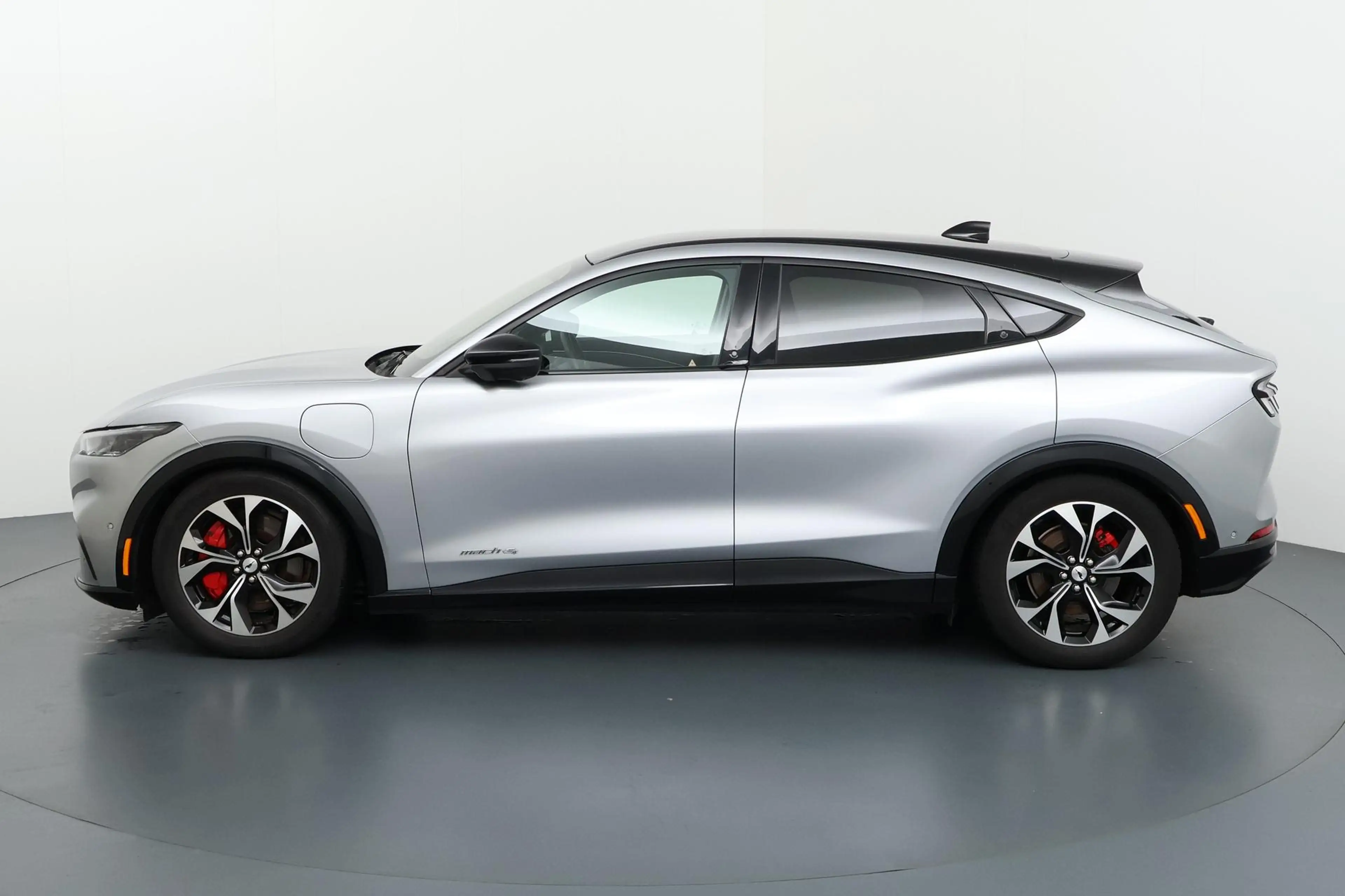 Ford Mustang Mach-E AWD 75 kWh Iconische elektrische muscle-SUV met in — photo 13