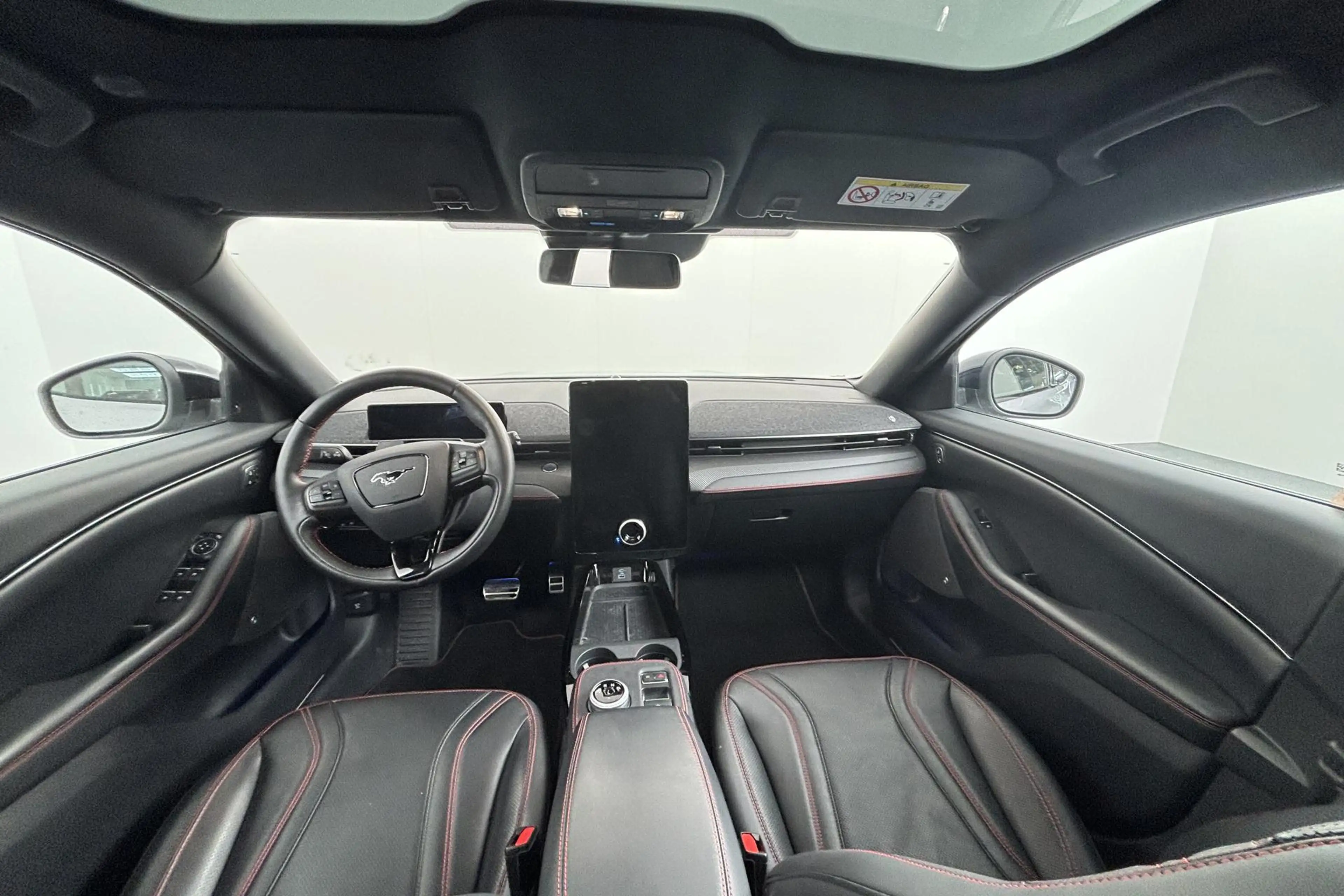 Ford Mustang Mach-E AWD 75 kWh Iconische elektrische muscle-SUV met in — photo 2