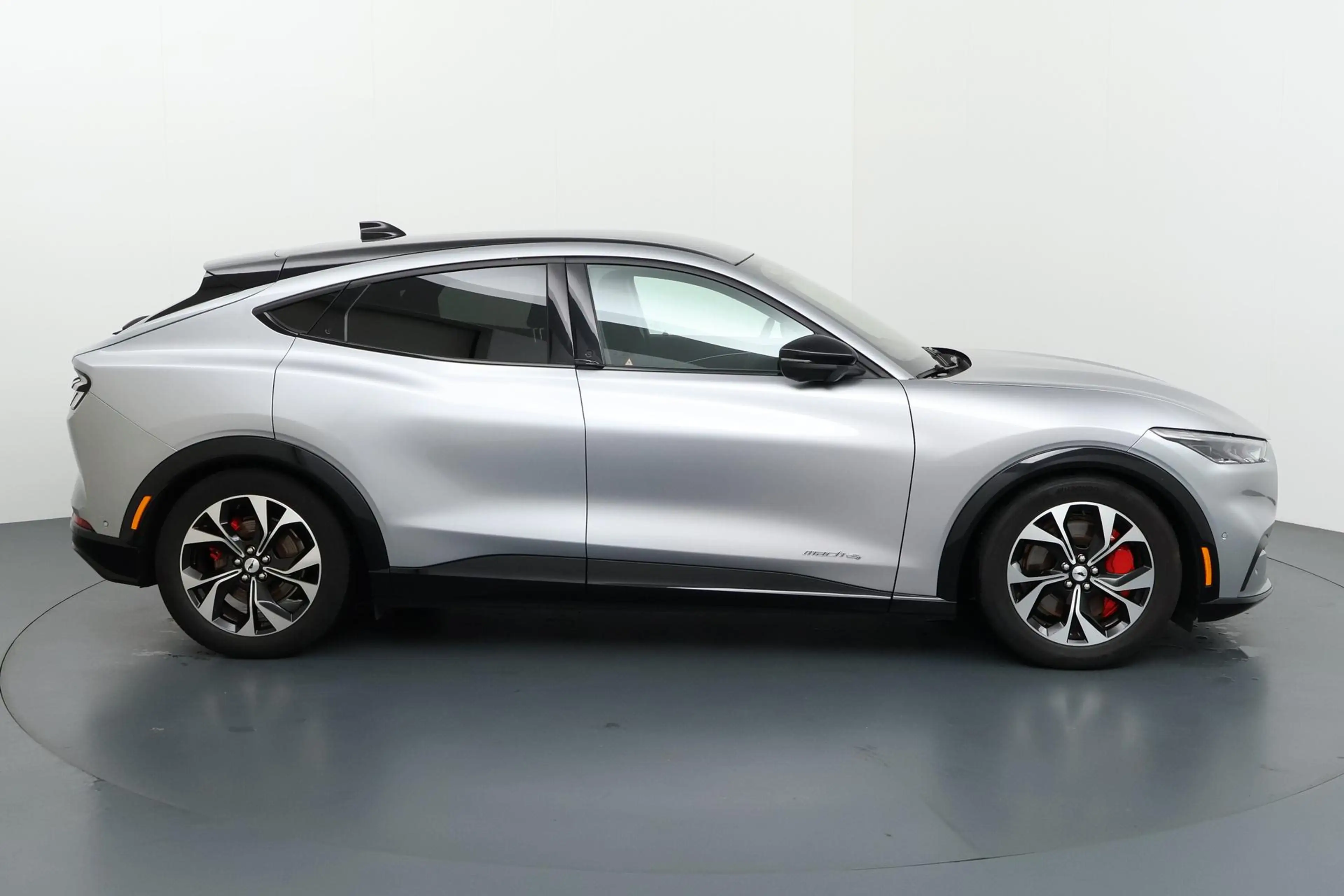 Ford Mustang Mach-E AWD 75 kWh Iconische elektrische muscle-SUV met in — photo 26