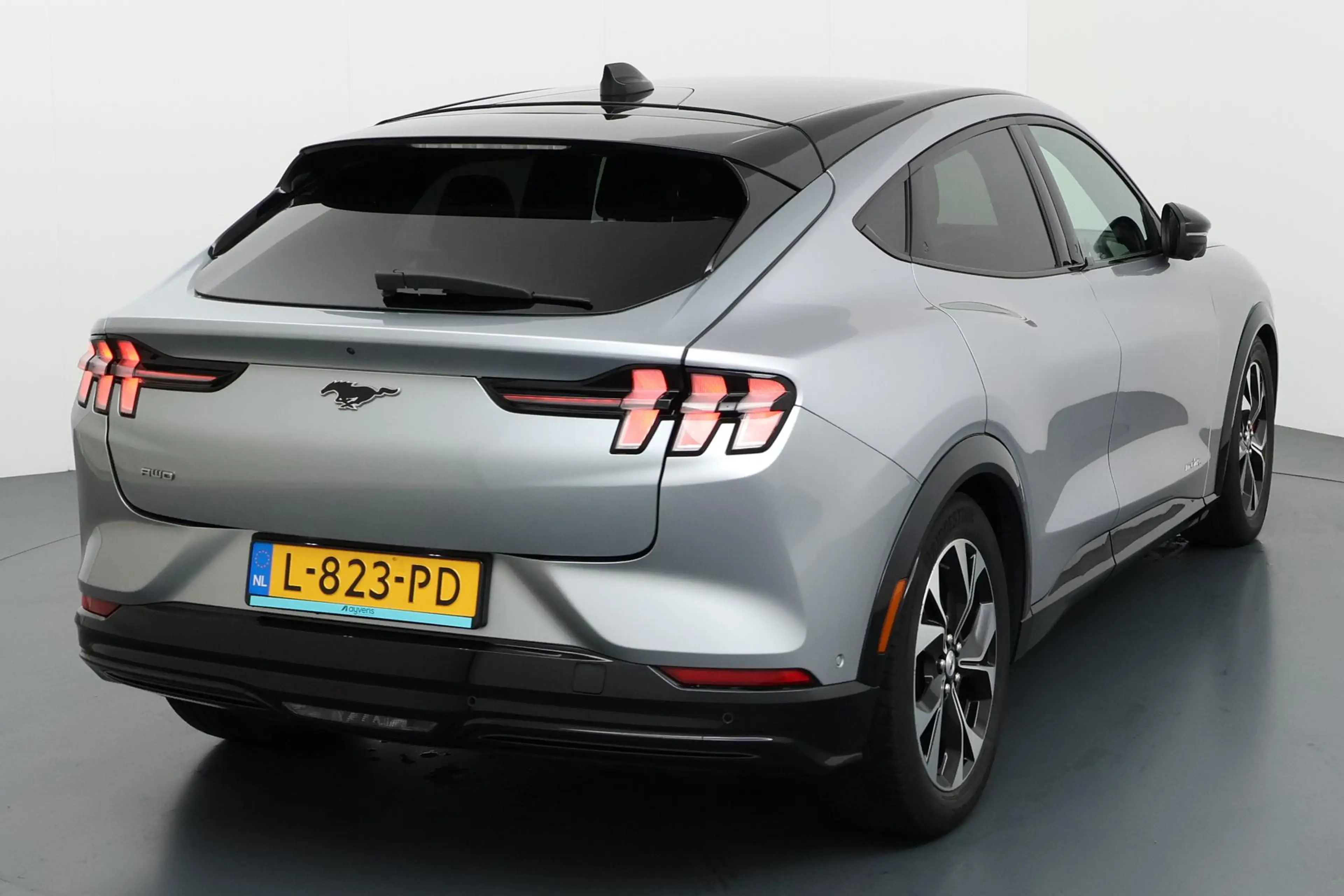 Ford Mustang Mach-E AWD 75 kWh Iconische elektrische muscle-SUV met in — photo 24