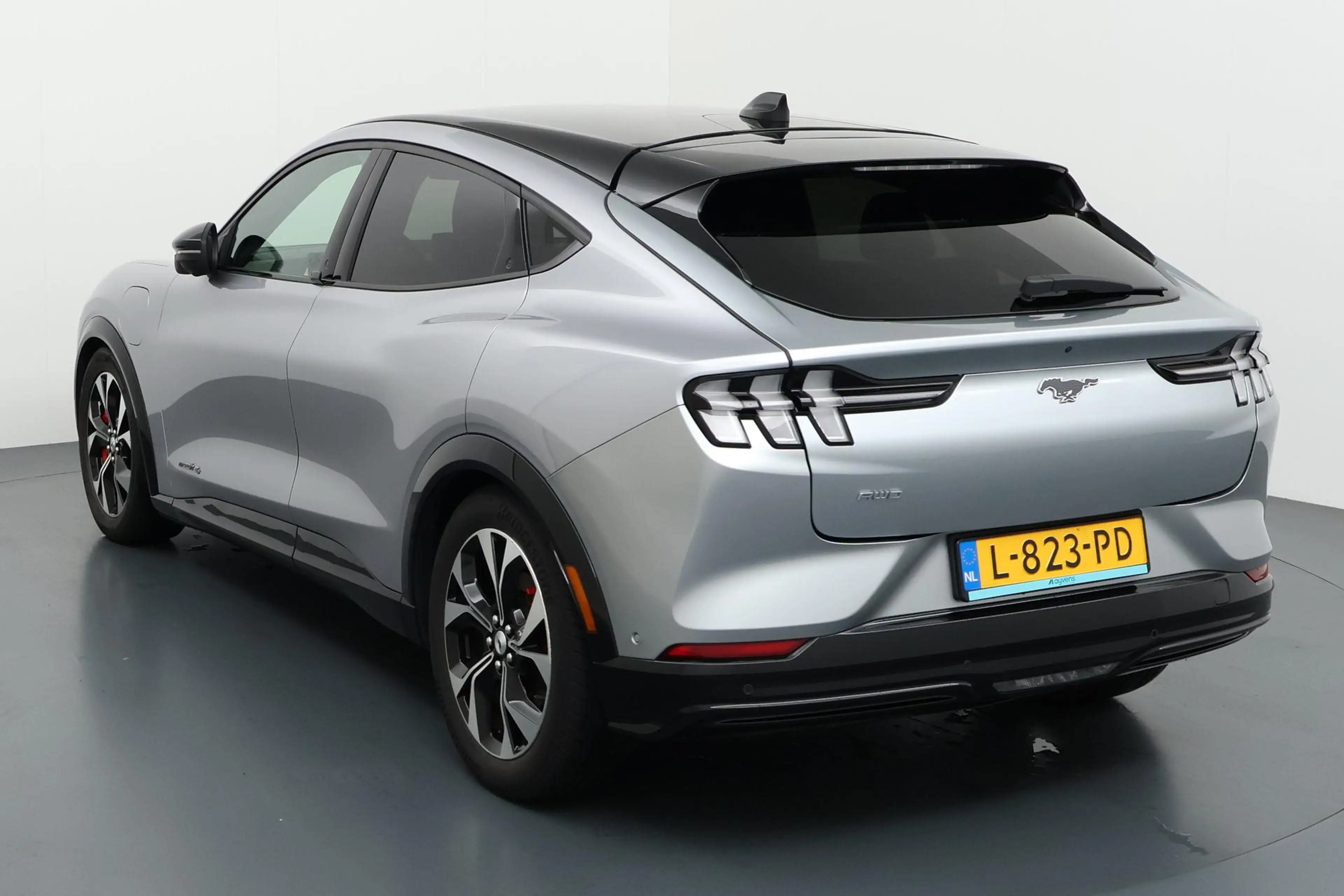 Ford Mustang Mach-E AWD 75 kWh Iconische elektrische muscle-SUV met in — photo 23