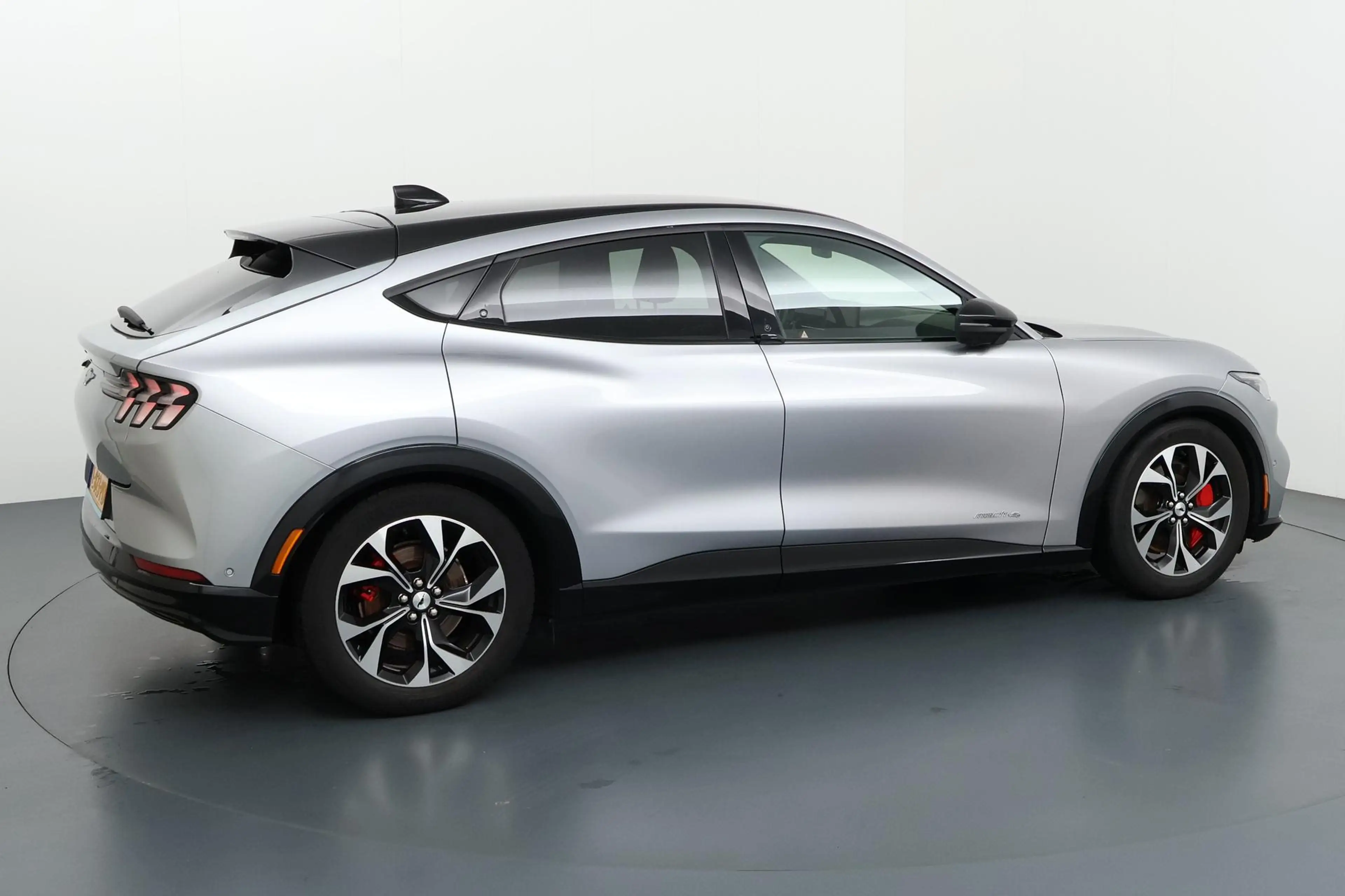 Ford Mustang Mach-E AWD 75 kWh Iconische elektrische muscle-SUV met in — photo 25