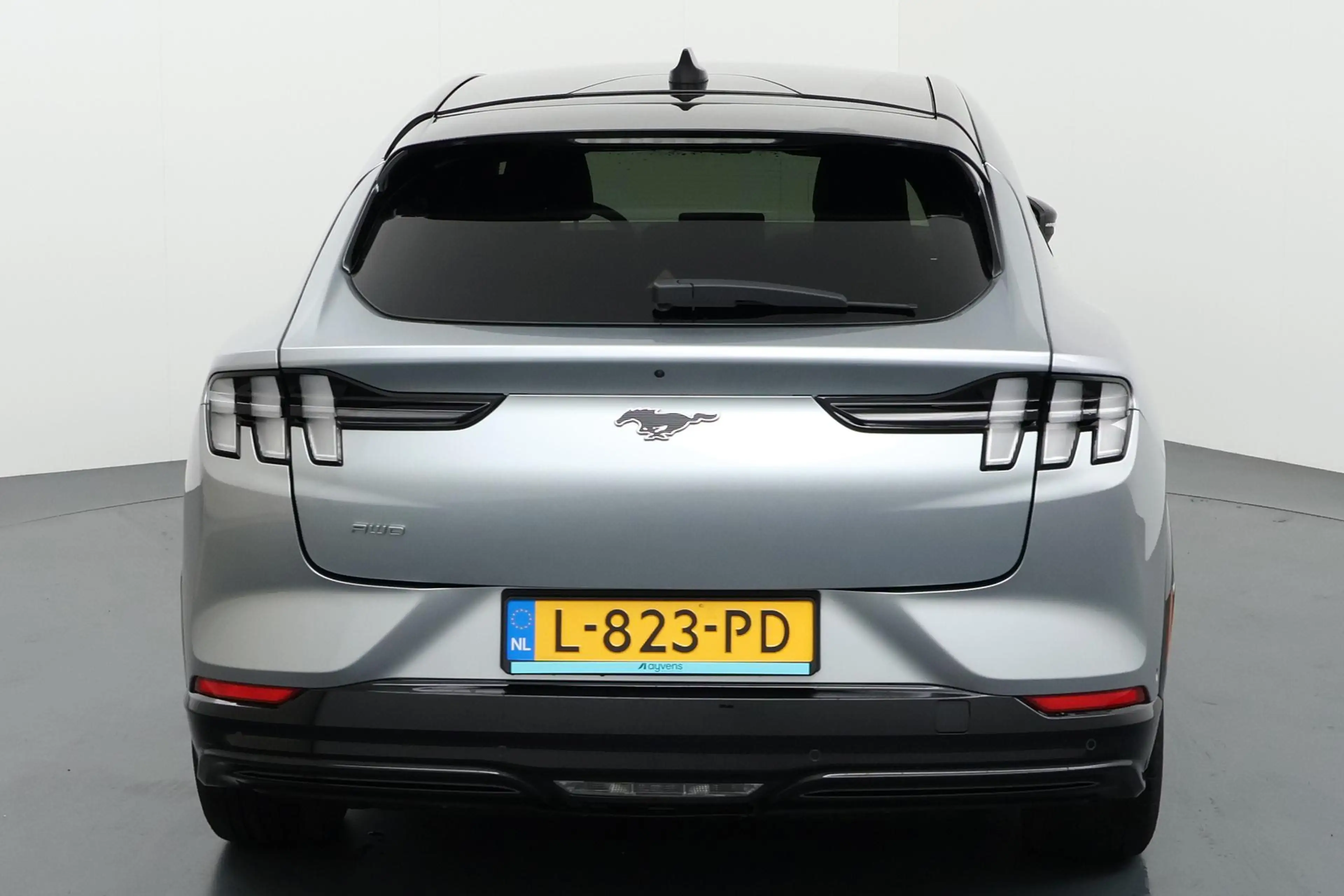 Ford Mustang Mach-E AWD 75 kWh Iconische elektrische muscle-SUV met in — photo 14