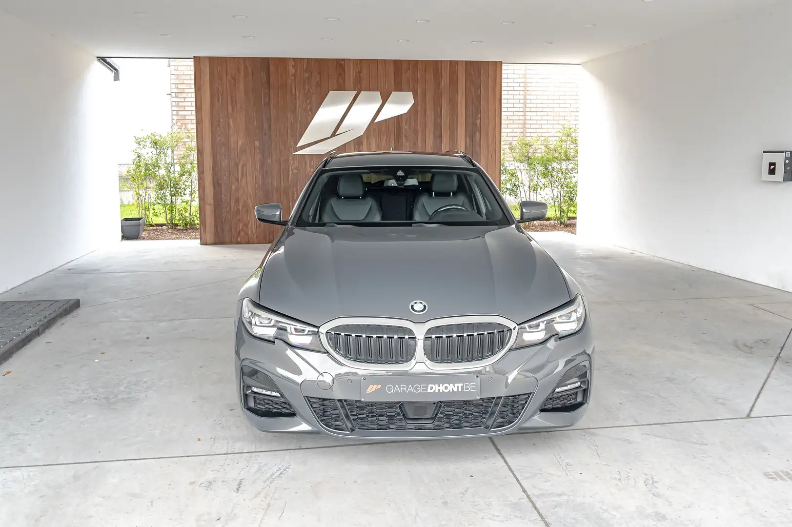 BMW 330 e,M pack, trekhaak,camera,Adaptieve cruise control Grijs - 2